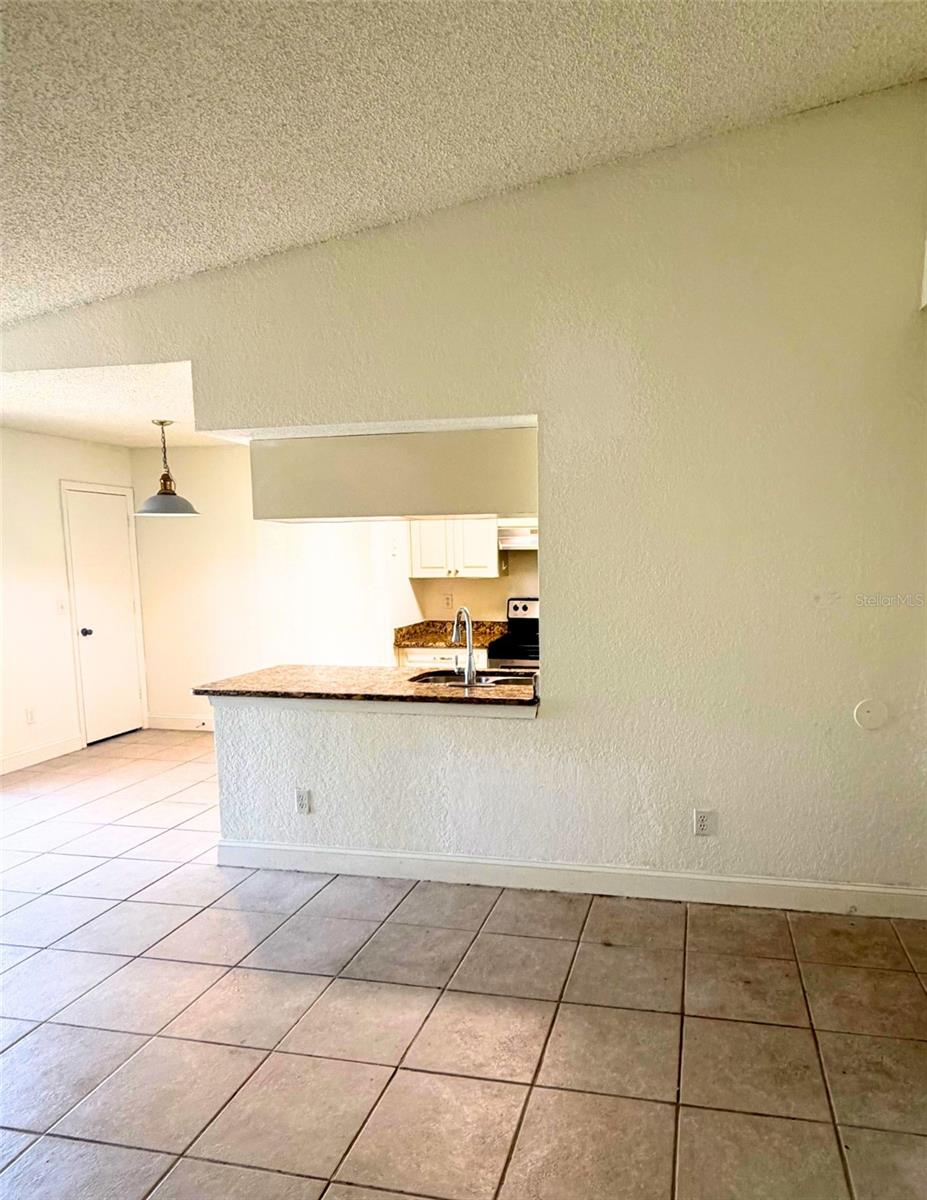 Image 4 of 23 For 2550 Alafaya Trail 8204