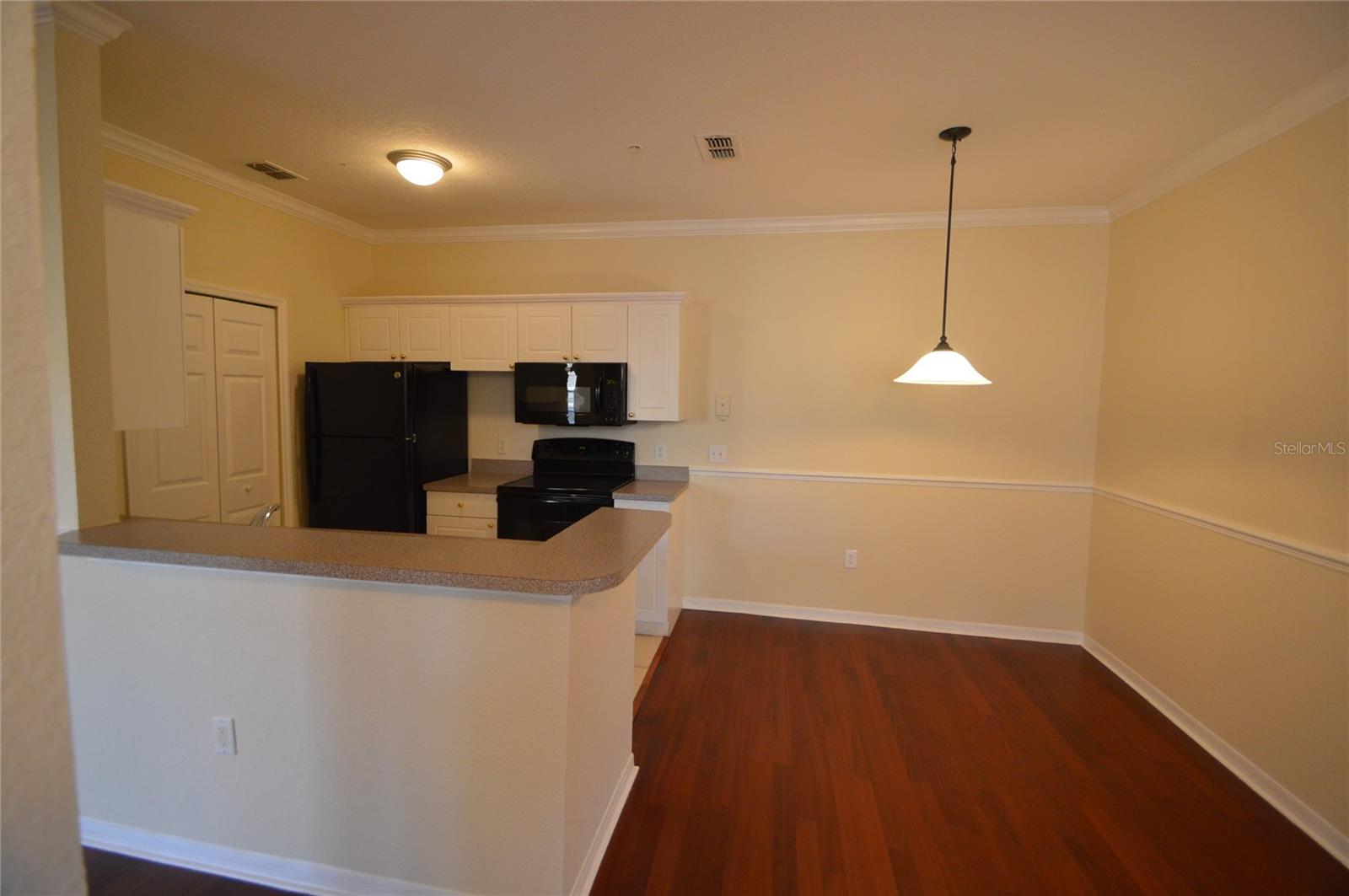Image 4 of 9 For 852 Grand Regency Point 100
