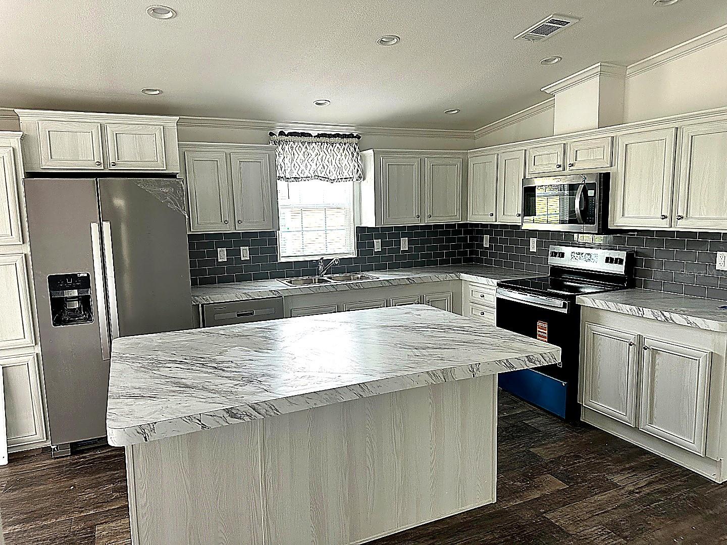 Image 8 of 11 For 3496 Greenbluff Road 1118