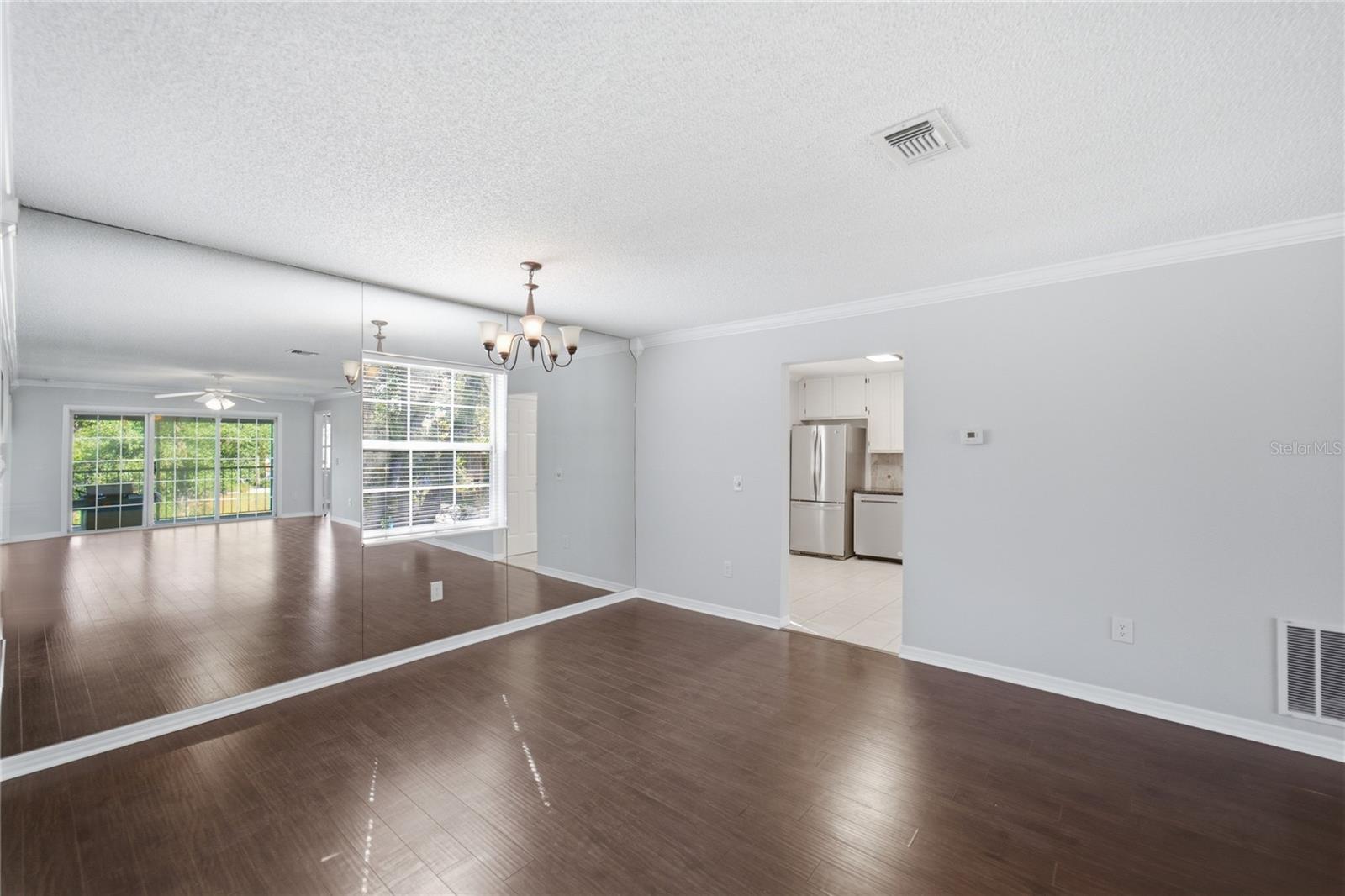 Image 6 of 22 For 4304 Clubside Drive 4304