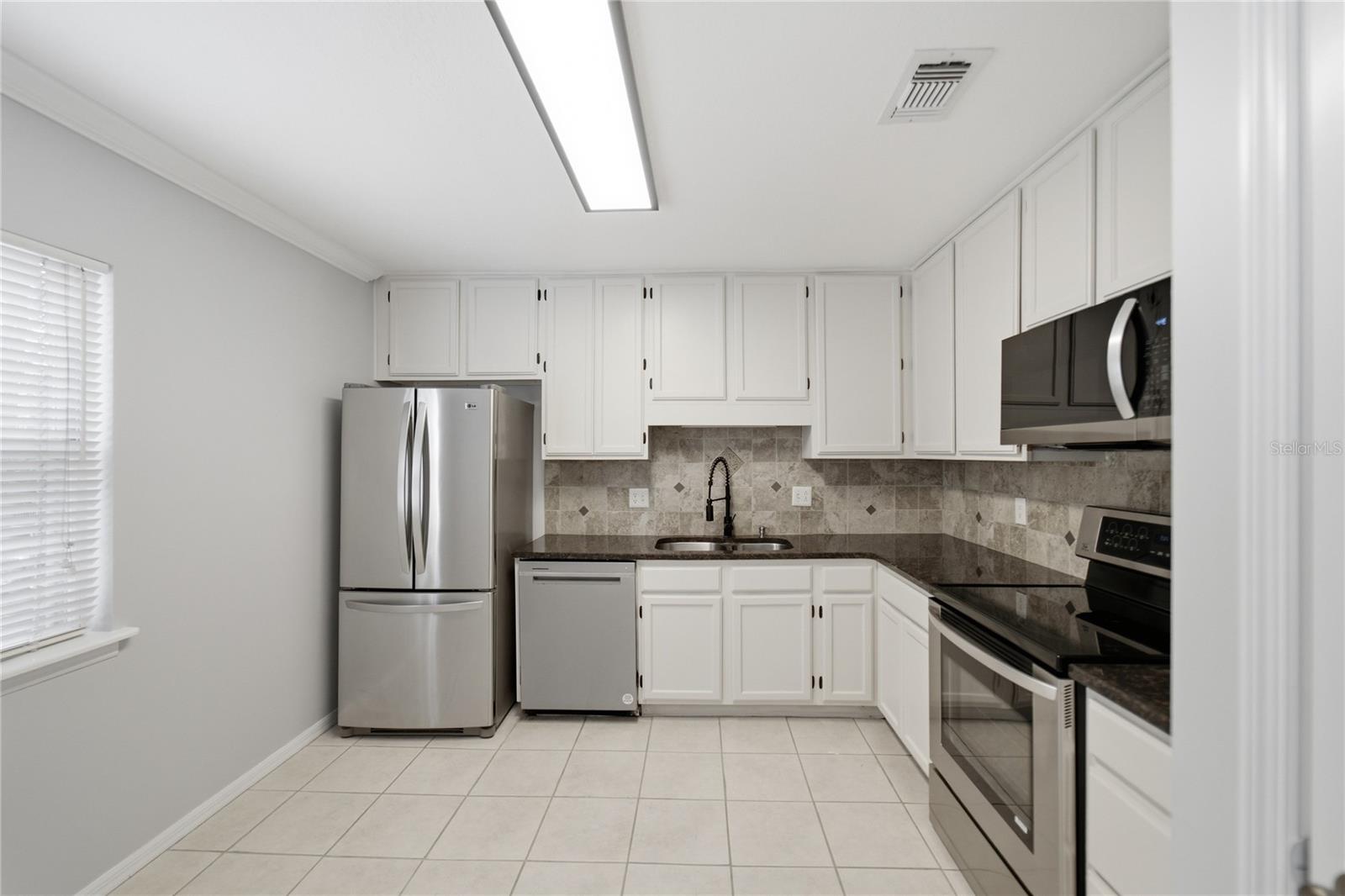 Image 8 of 22 For 4304 Clubside Drive 4304