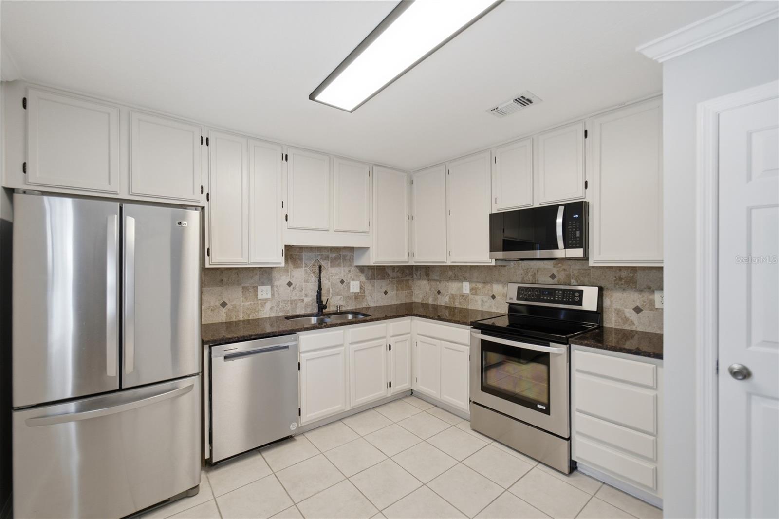 Image 9 of 22 For 4304 Clubside Drive 4304
