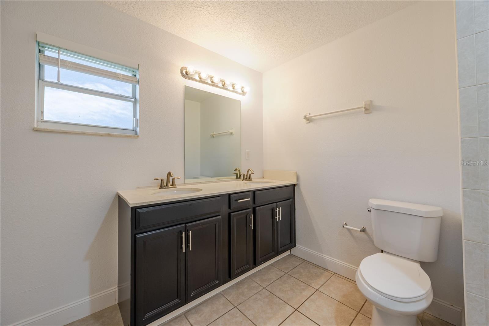 Image 14 of 24 For 495 Orange Avenue