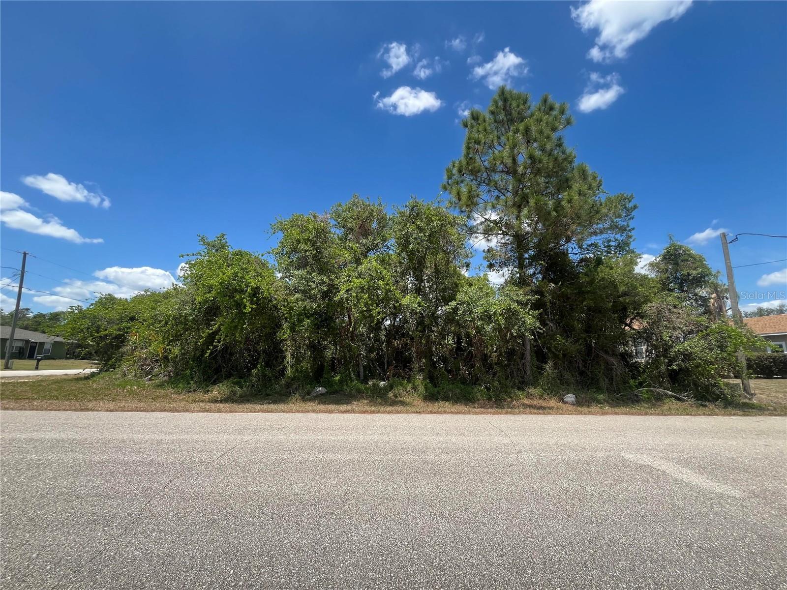 Details for 901 Replica Avenue, SEBRING, FL 33872