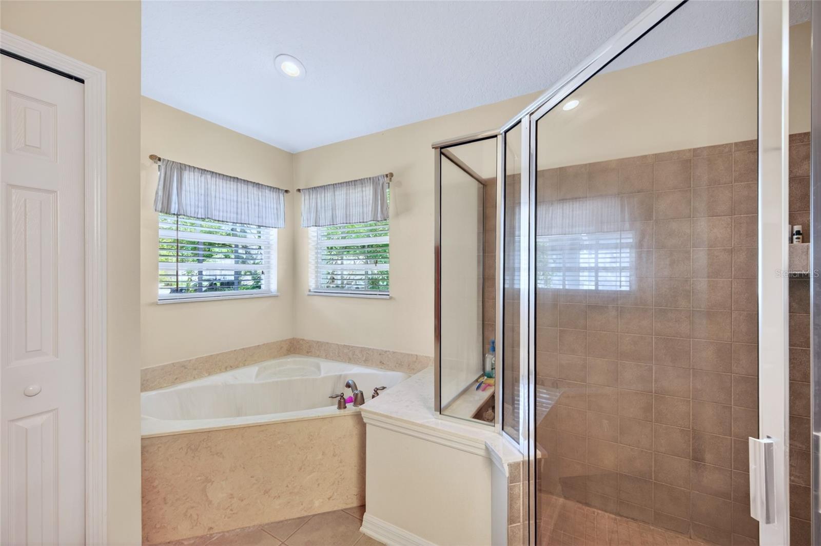 Image 24 of 29 For 1625 Stoneywood Way