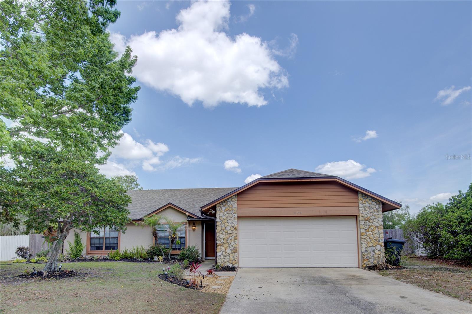 Image 34 of 38 For 1024 Dinero Drive