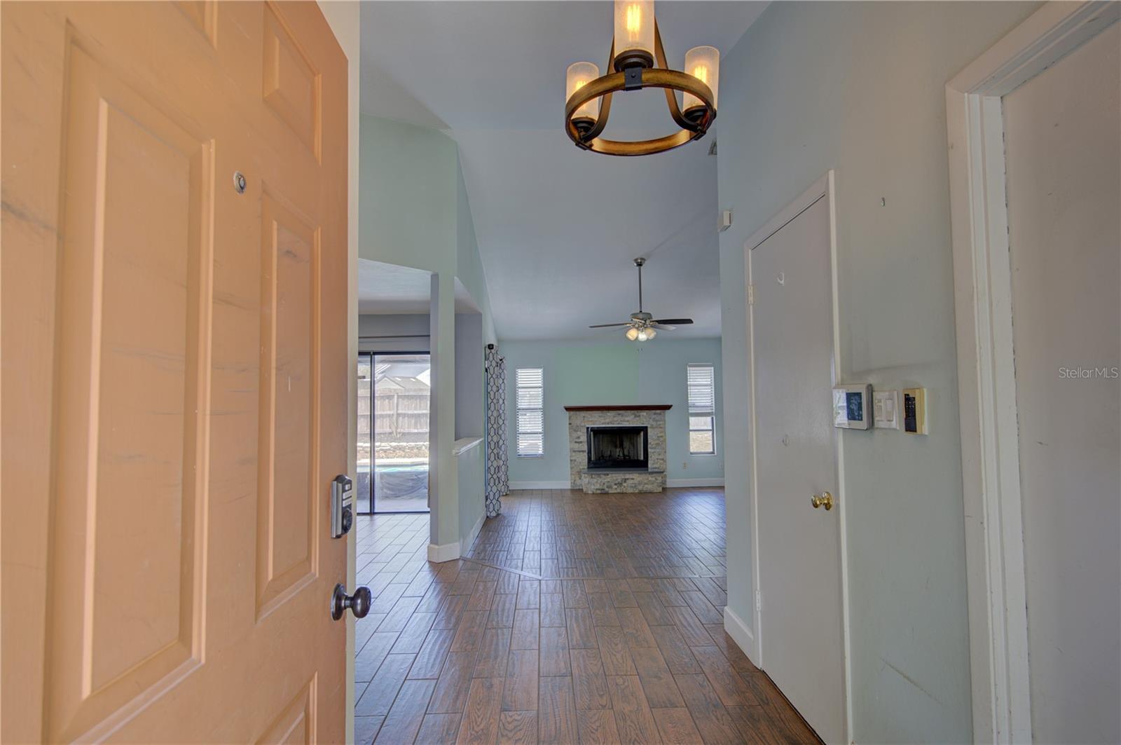 Image 4 of 38 For 1024 Dinero Drive