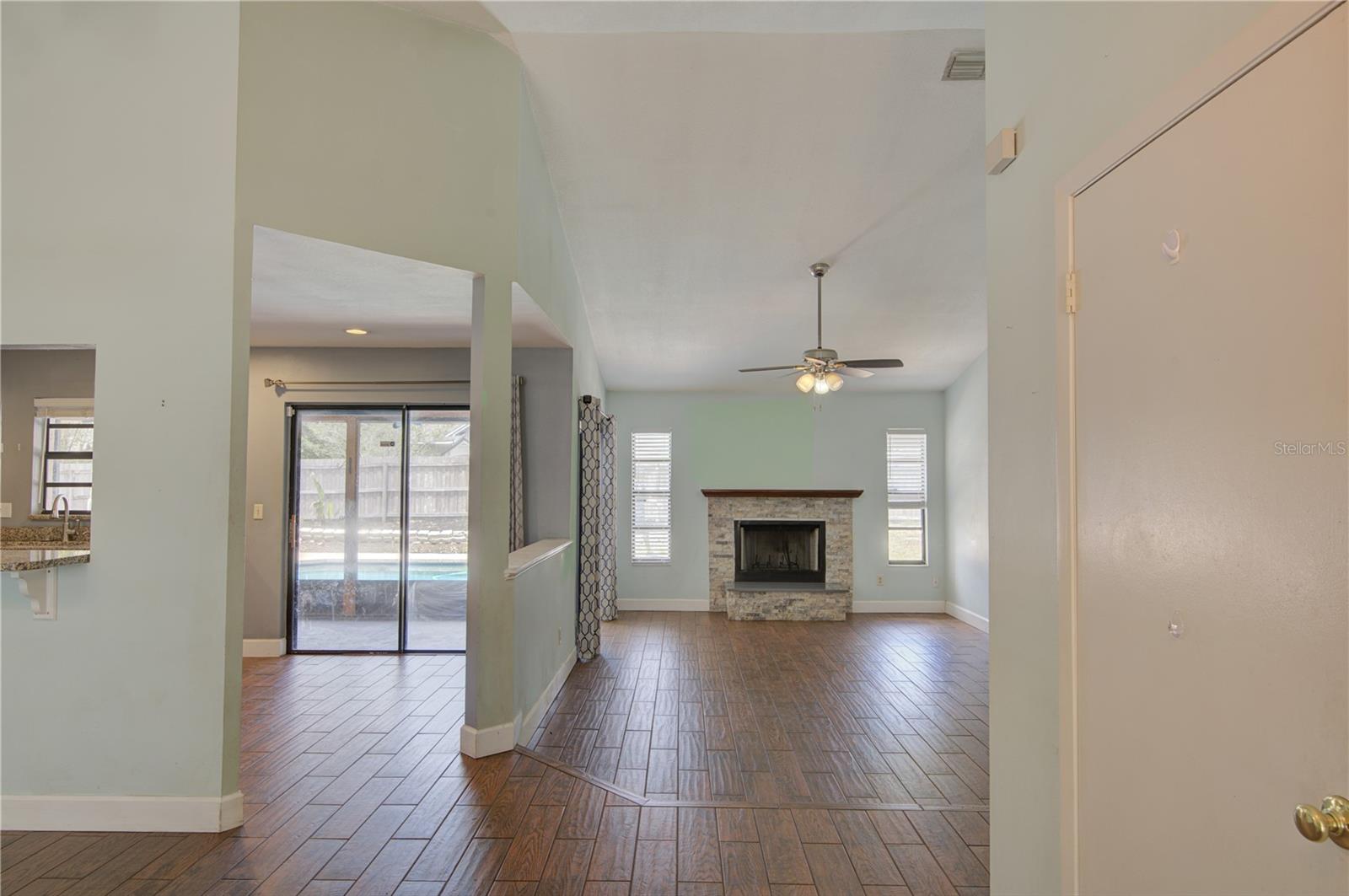 Image 5 of 38 For 1024 Dinero Drive