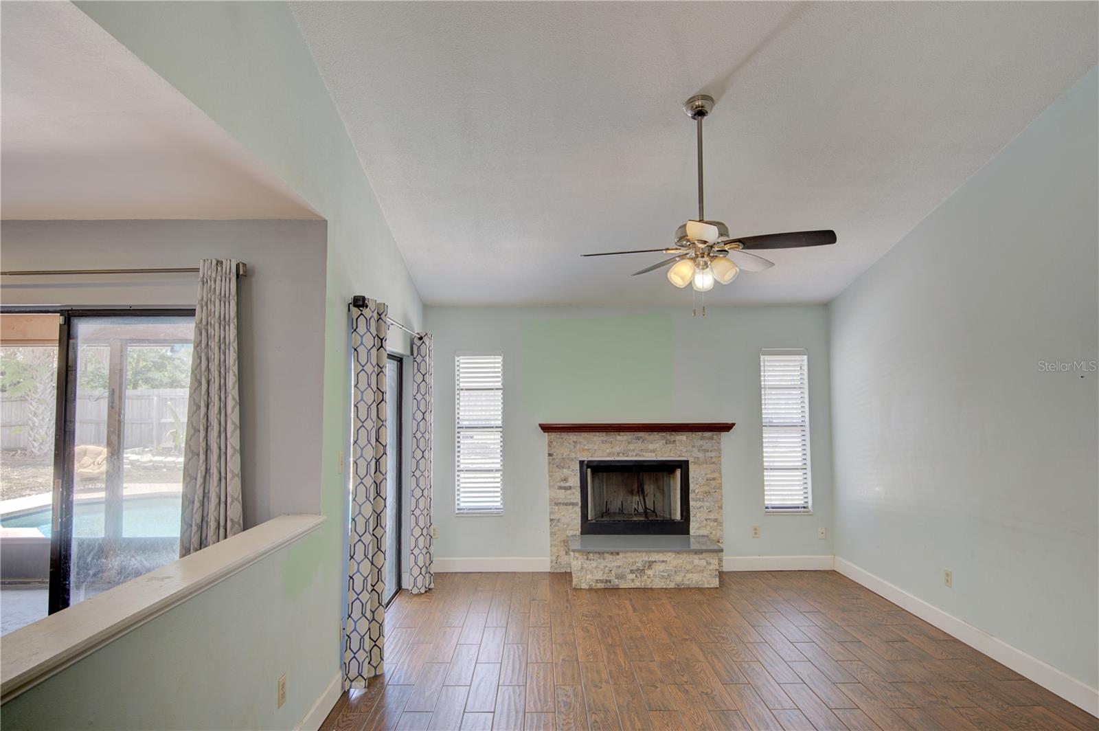 Image 7 of 38 For 1024 Dinero Drive