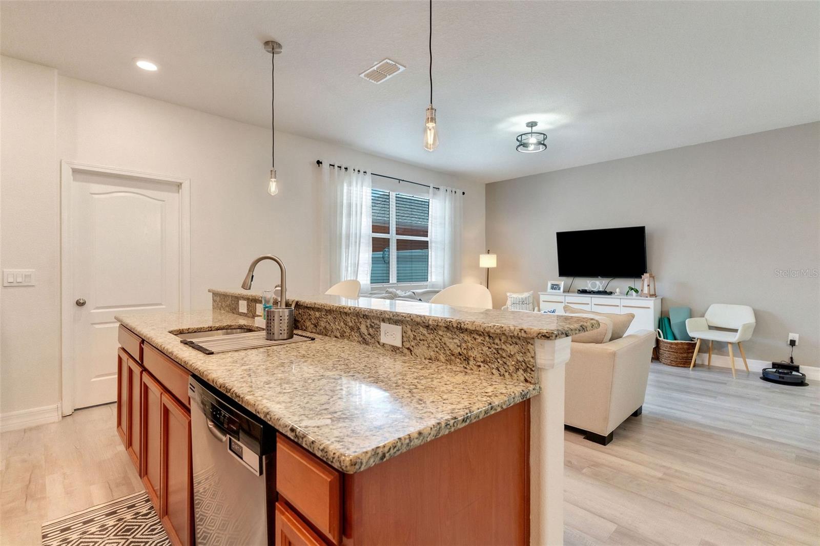Image 6 of 36 For 14844 Driftwater Drive