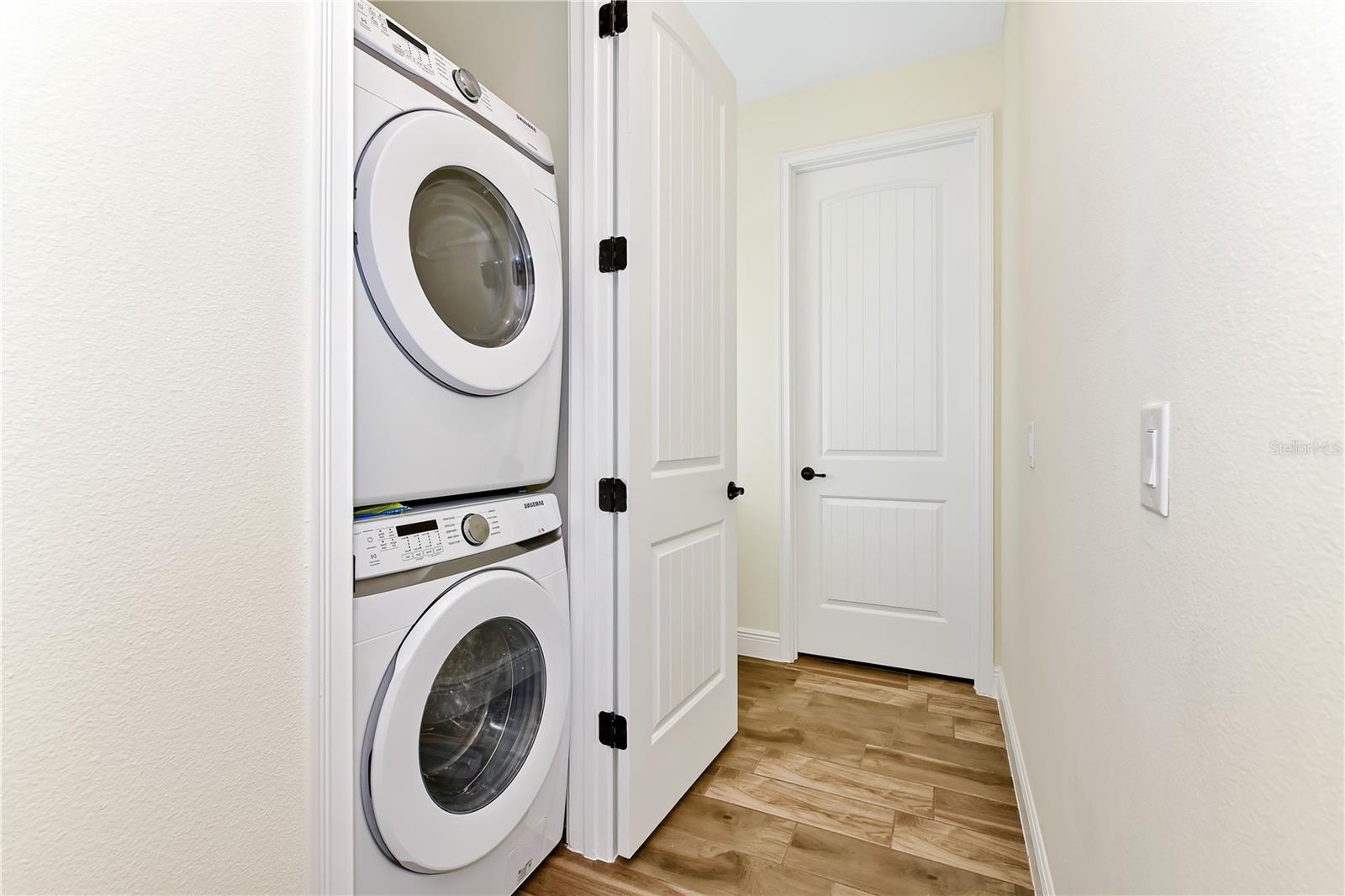 Image 11 of 12 For 8199 Coconut Place