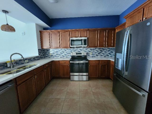 Image 3 of 16 For 2801 Ridgewood Avenue 403