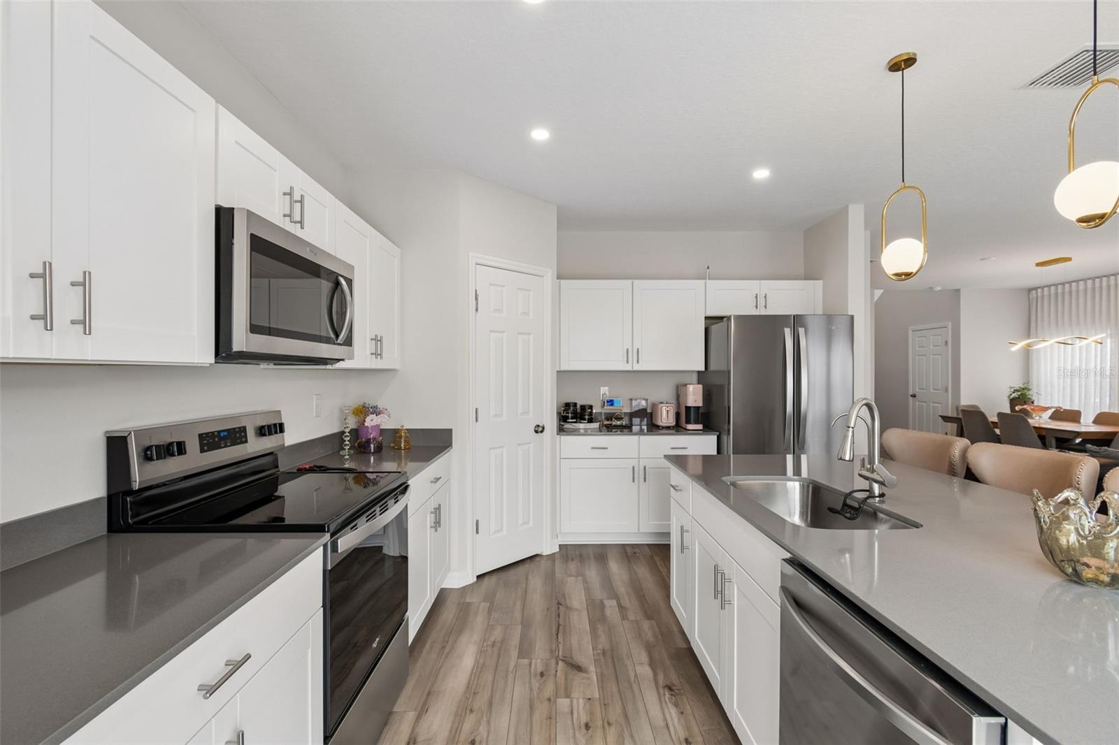 Image 21 of 90 For 4023 Gardenia Avenue