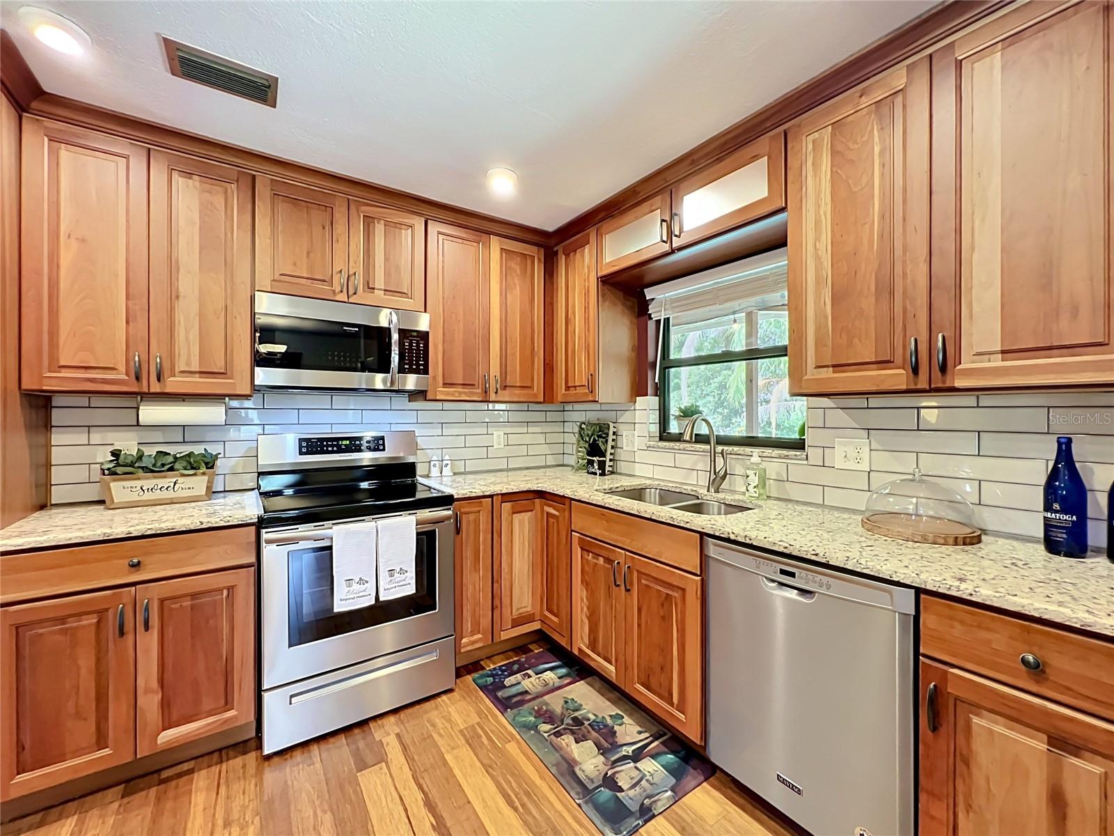 Image 28 of 92 For 1511 Glastonberry Road