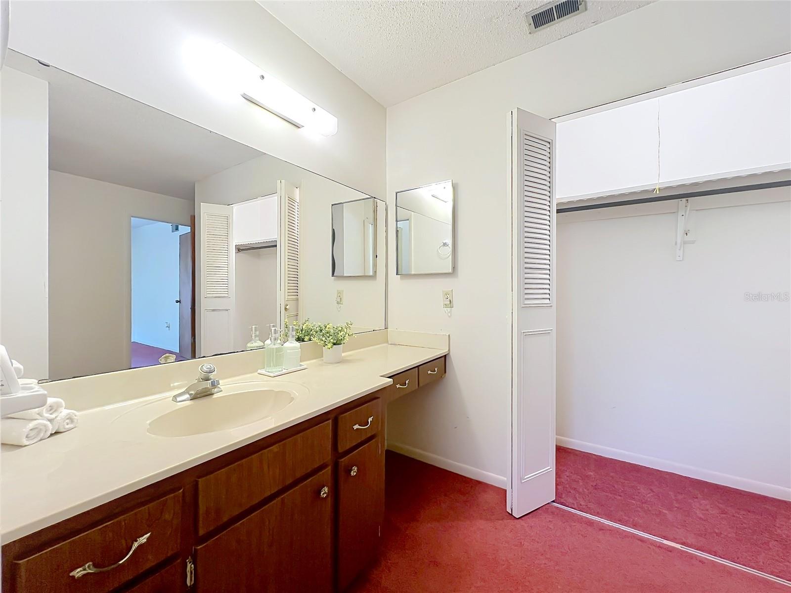 Image 42 of 92 For 1511 Glastonberry Road