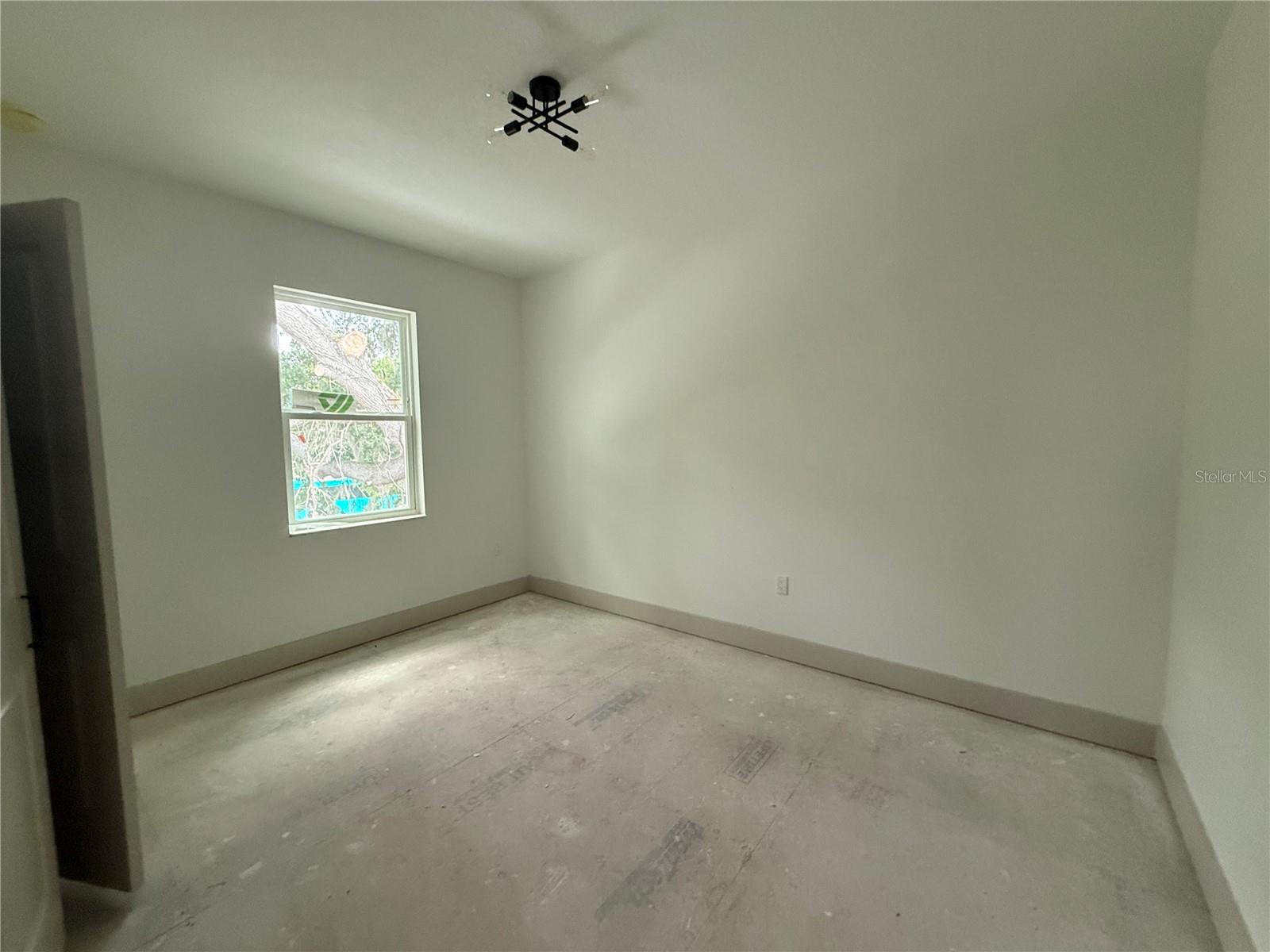 Image 12 of 19 For 724 Ellwood Avenue
