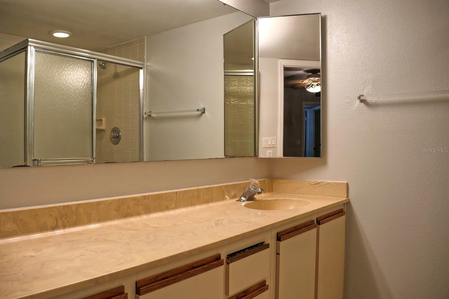 Image 13 of 19 For 5282 Coral Court 620