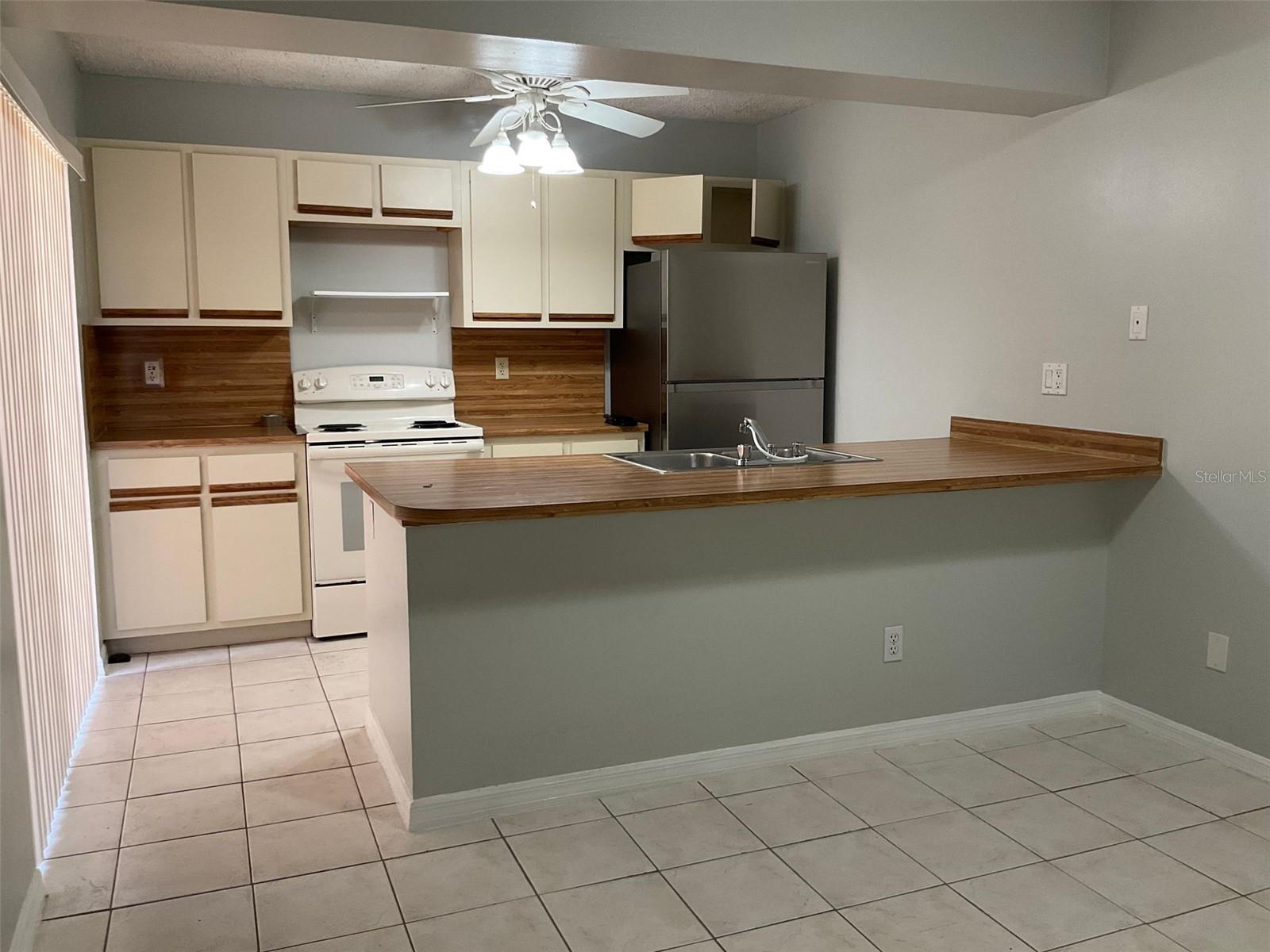 Image 4 of 19 For 5282 Coral Court 620