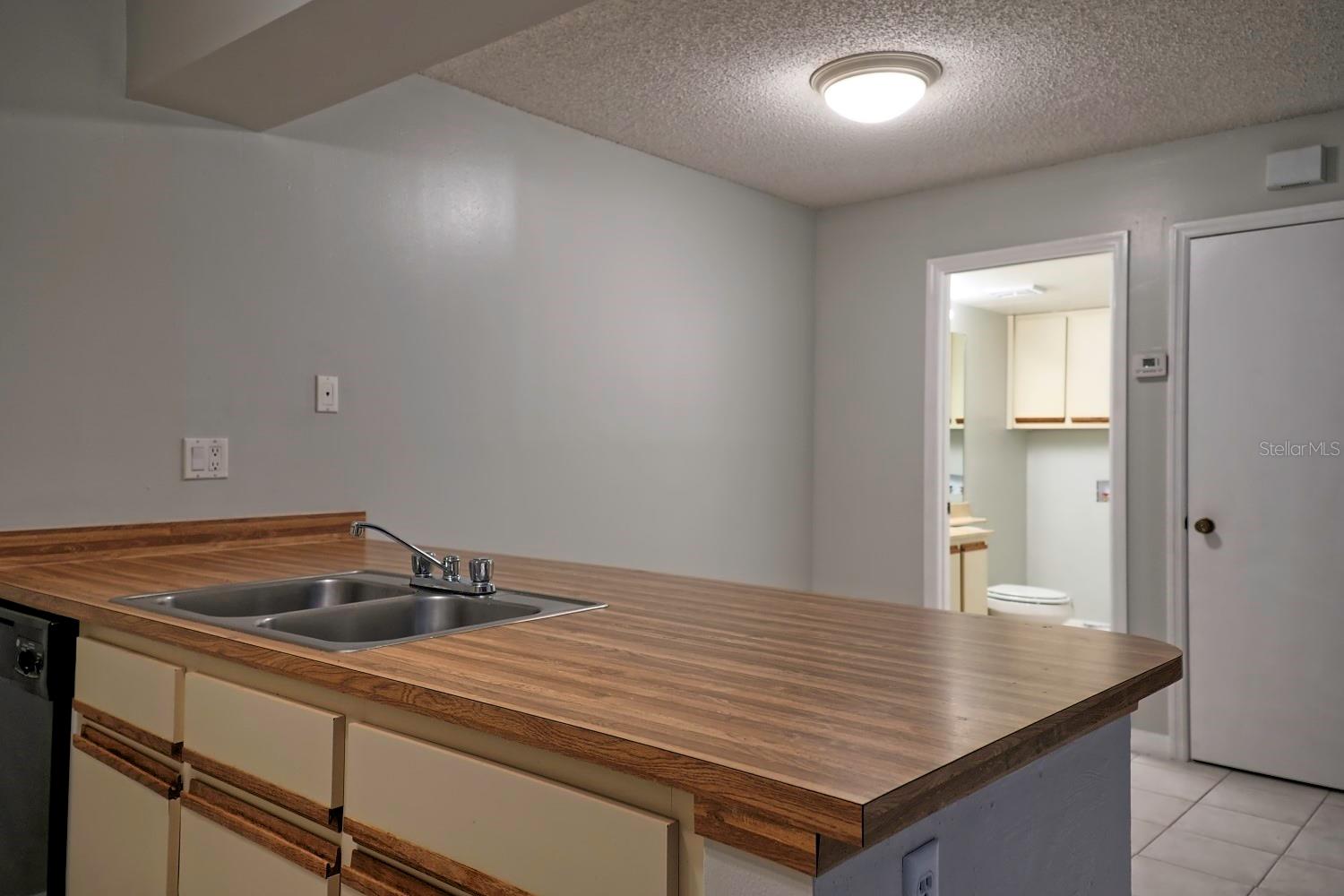 Image 5 of 19 For 5282 Coral Court 620