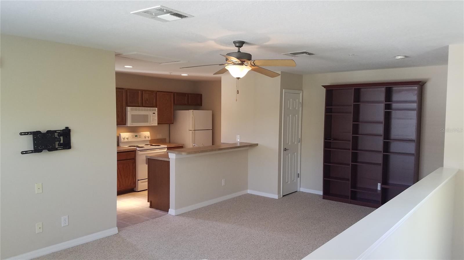 Listing photo id 0 for 2146 Shaw Lane