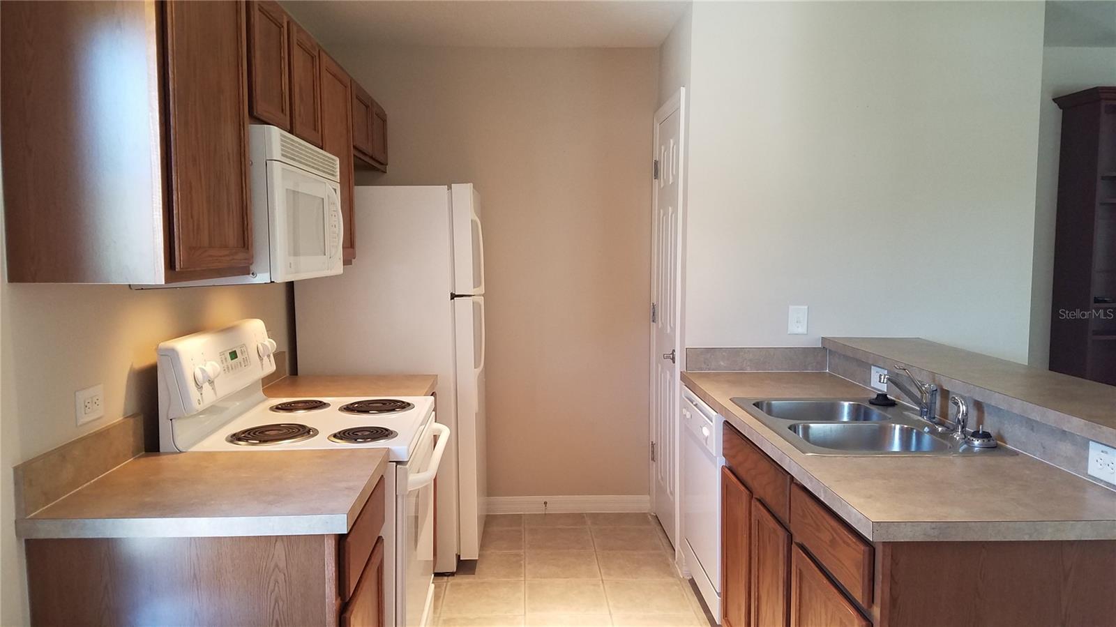 Listing photo id 2 for 2146 Shaw Lane