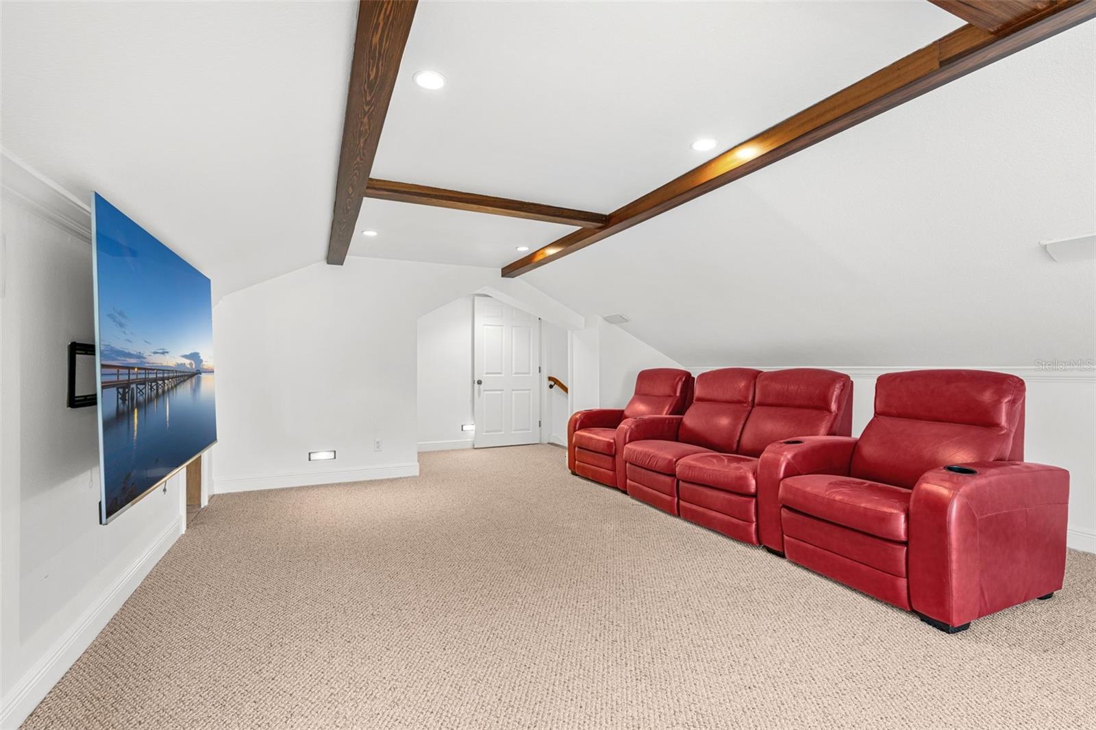 Image 22 of 37 For 1630 Lasbury Avenue