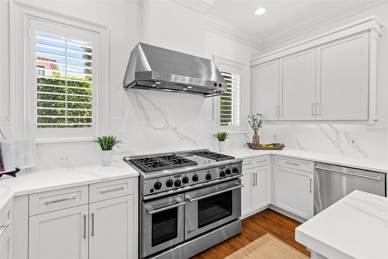 Image 6 of 37 For 1630 Lasbury Avenue