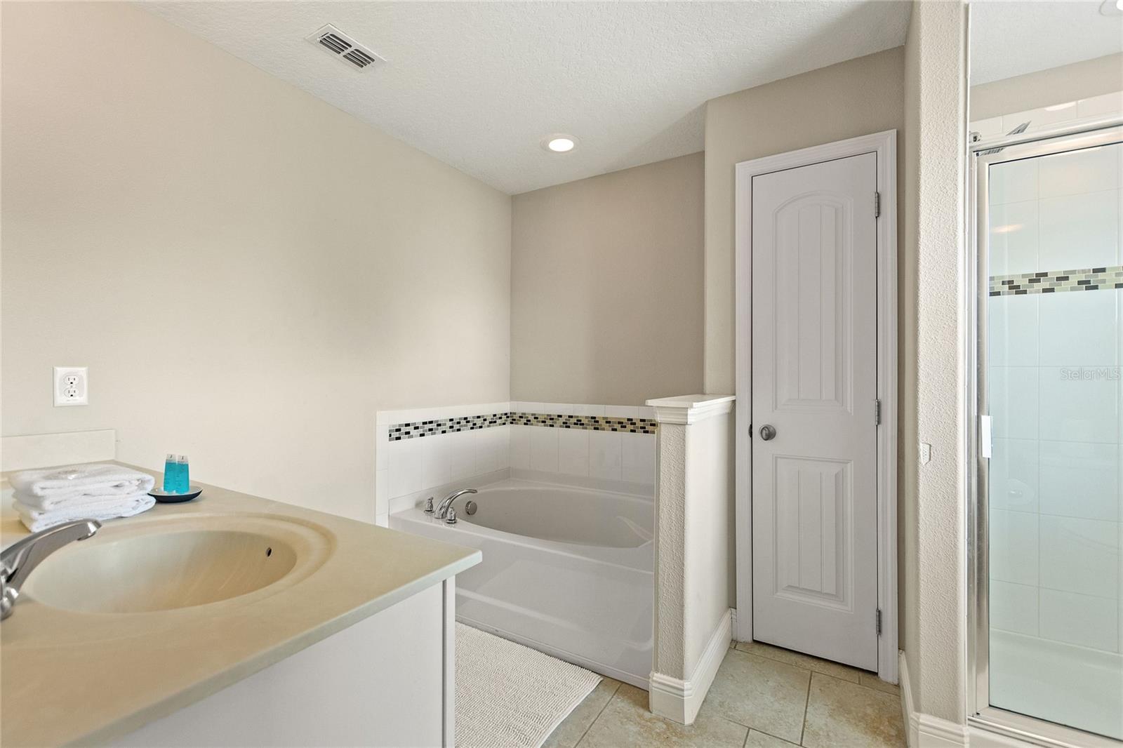 Image 31 of 41 For 5368 Oakbourne Avenue