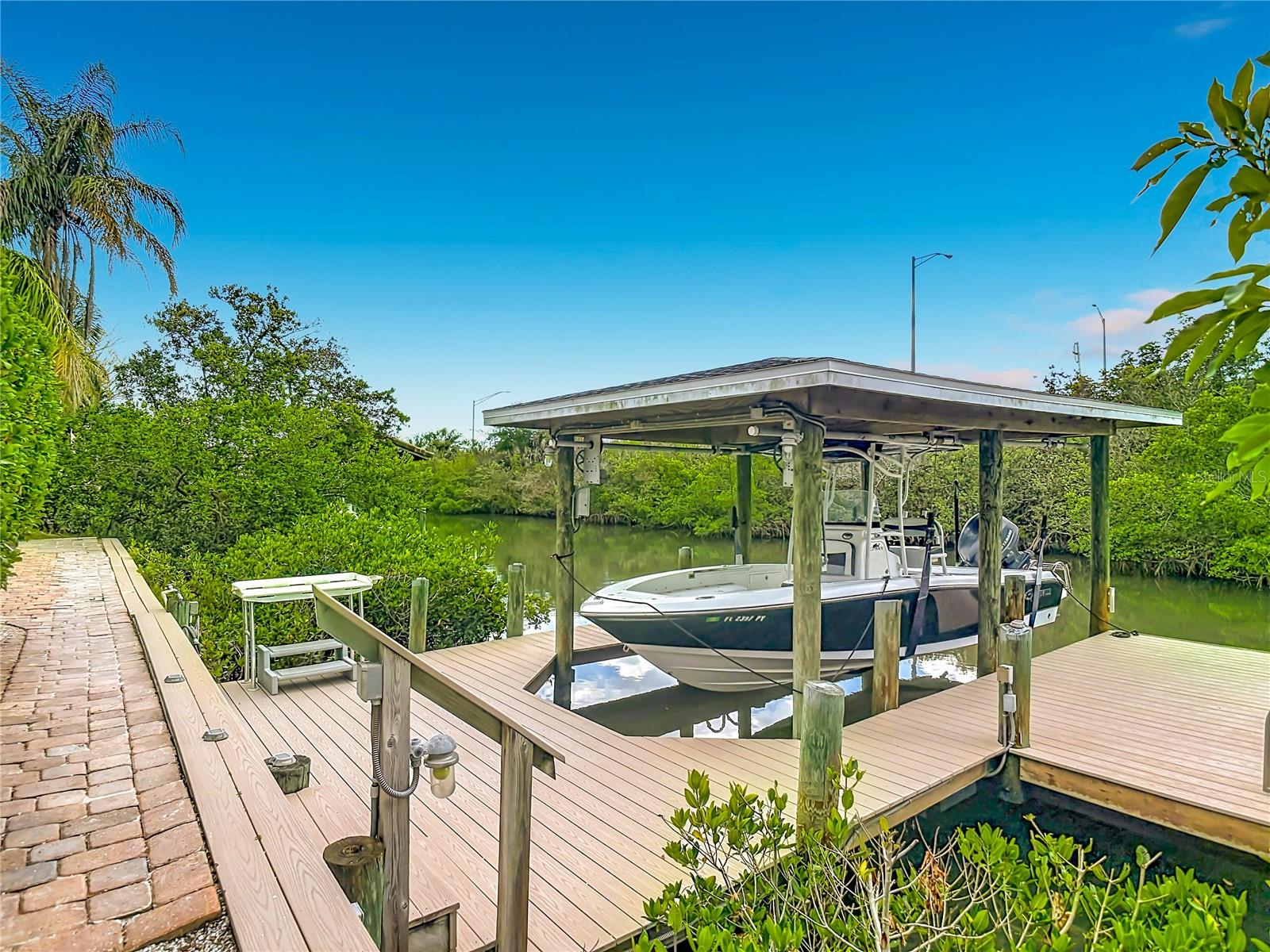Image 12 of 77 For 21 Richmond Dr