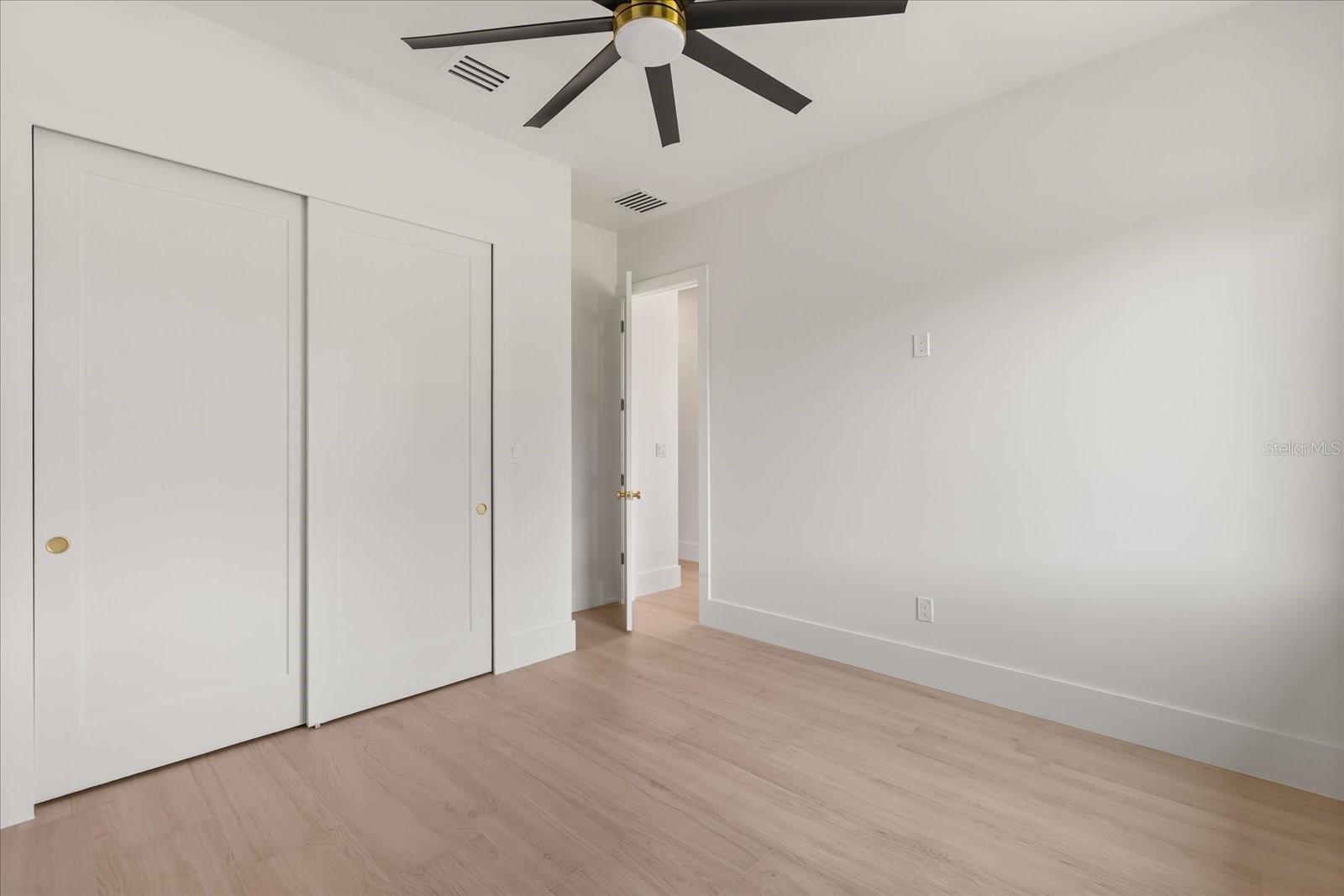 Image 33 of 100 For 5425 Nevada Avenue