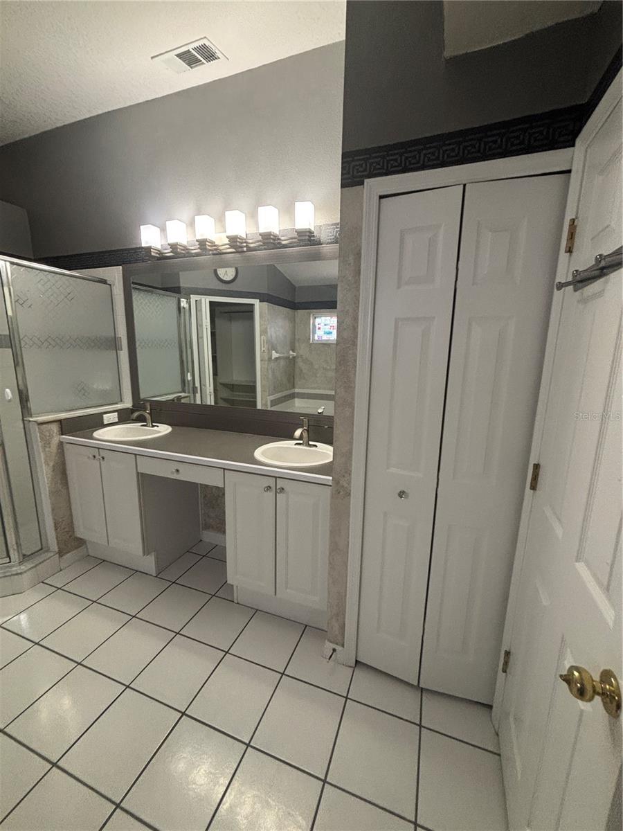 Image 11 of 35 For 649 Buckingham Drive