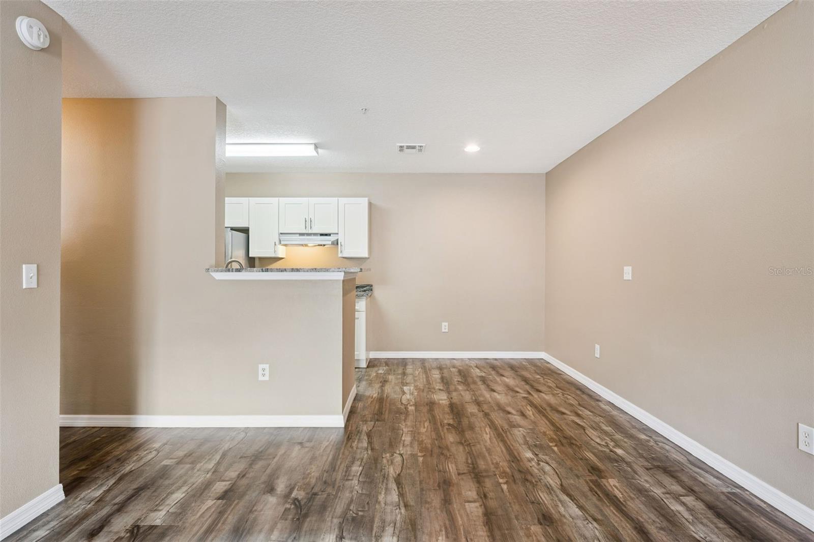 Image 14 of 33 For 4336 Kirkman Road 705