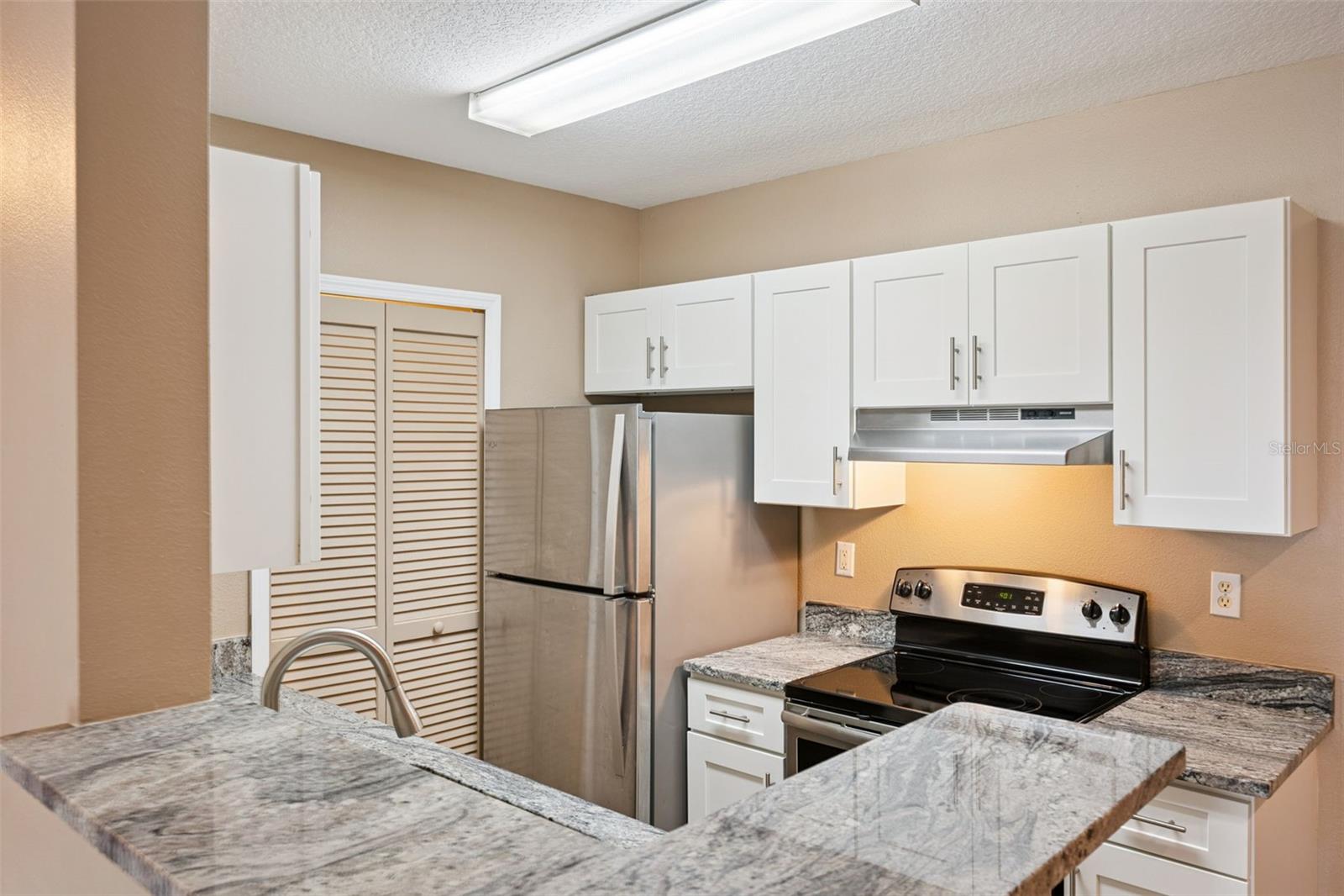 Image 16 of 33 For 4336 Kirkman Road 705