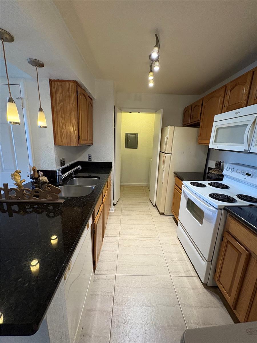Image 14 of 26 For 5601 Rosebriar Way 106