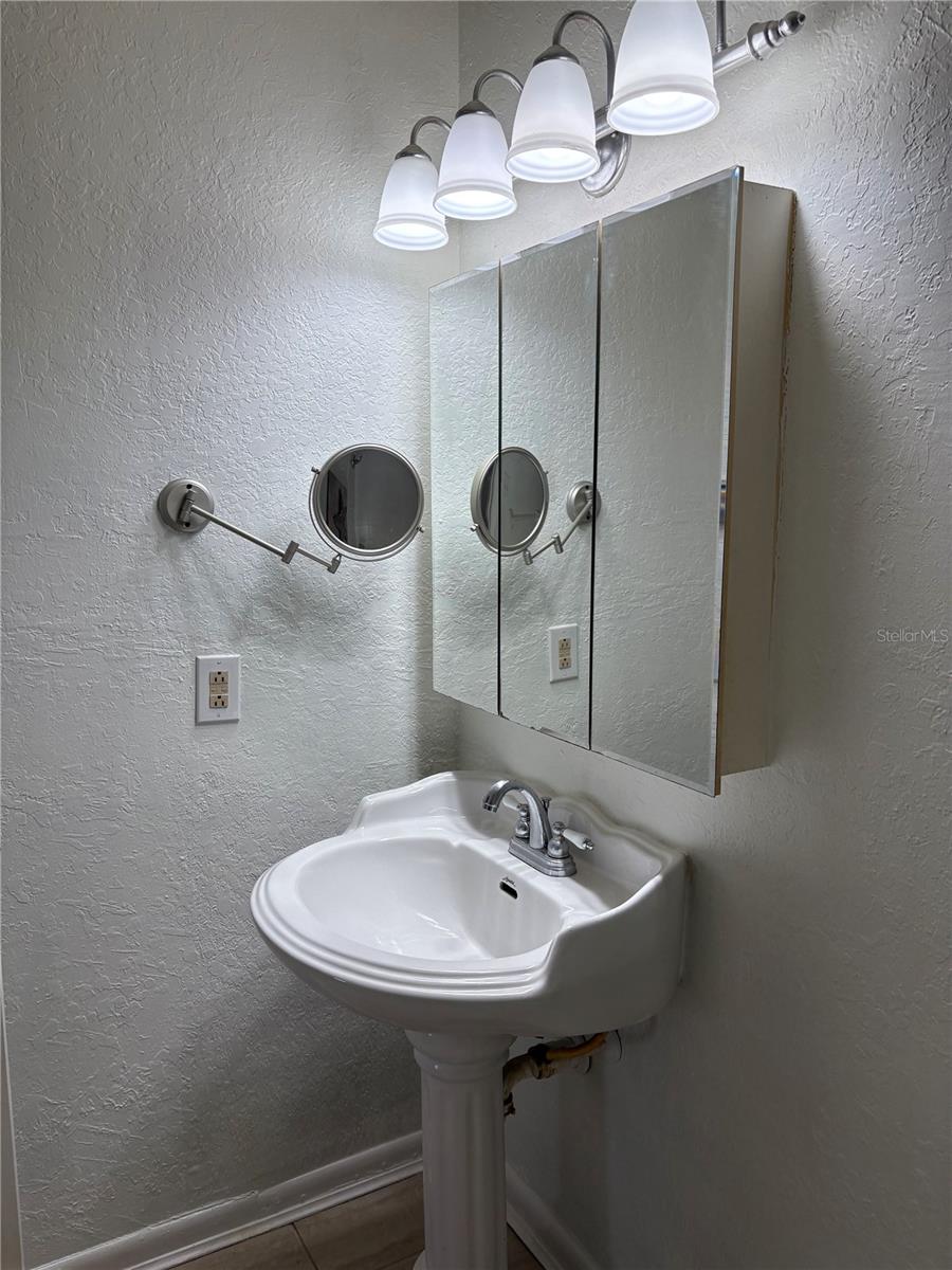 Image 18 of 26 For 5601 Rosebriar Way 106