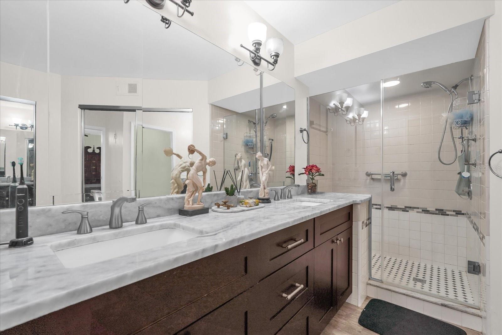 Image 14 of 31 For 6123 Sunnyvale Drive 2208