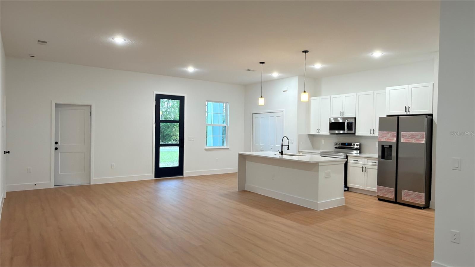 Image 14 of 37 For 7250 Freeport Circle