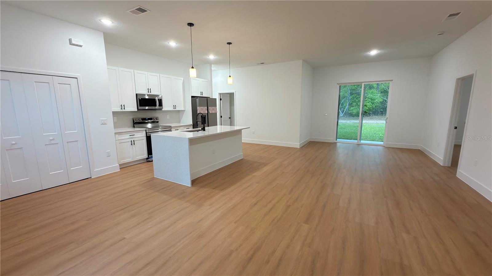 Image 15 of 37 For 7250 Freeport Circle
