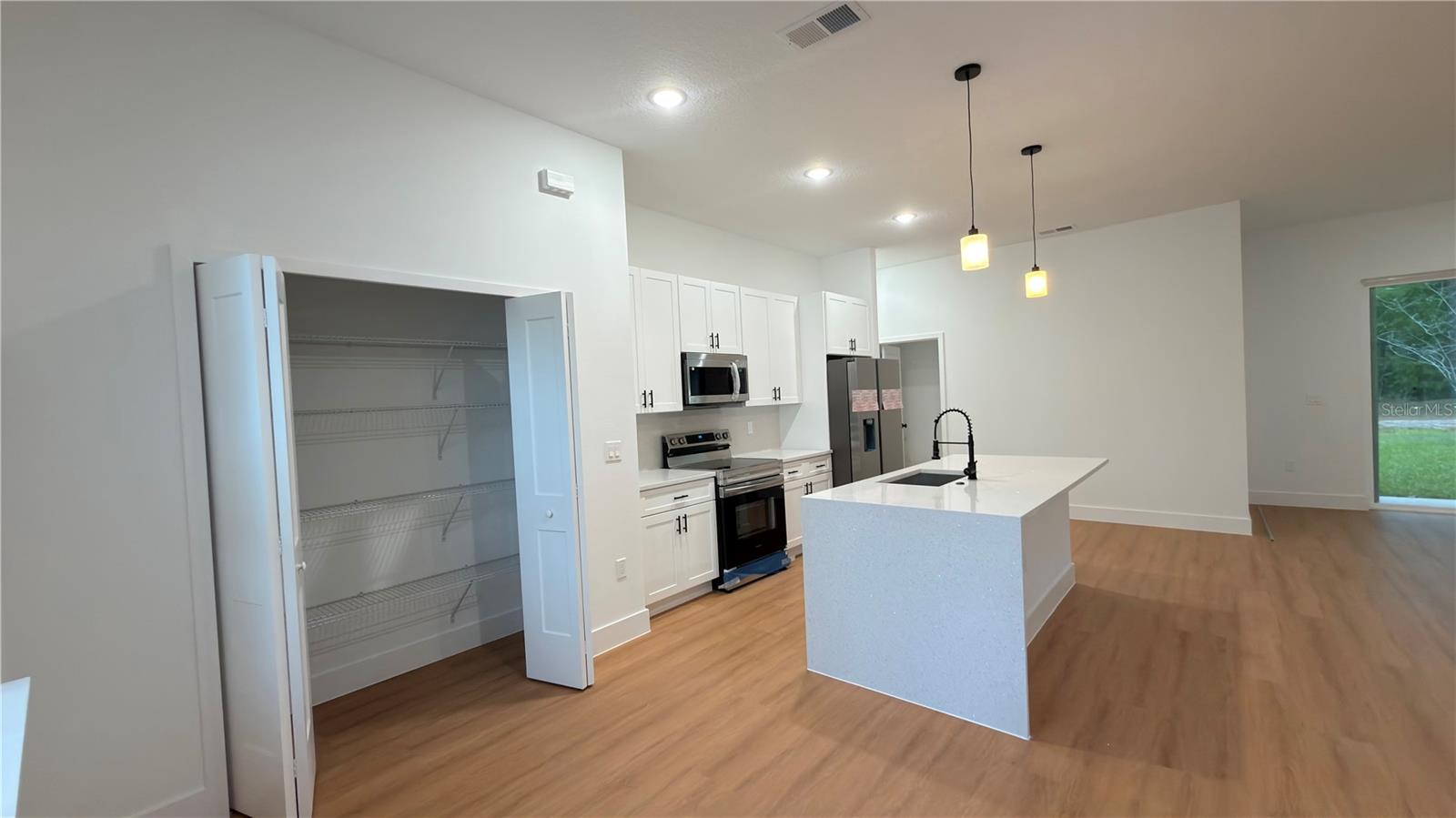 Image 3 of 37 For 7250 Freeport Circle