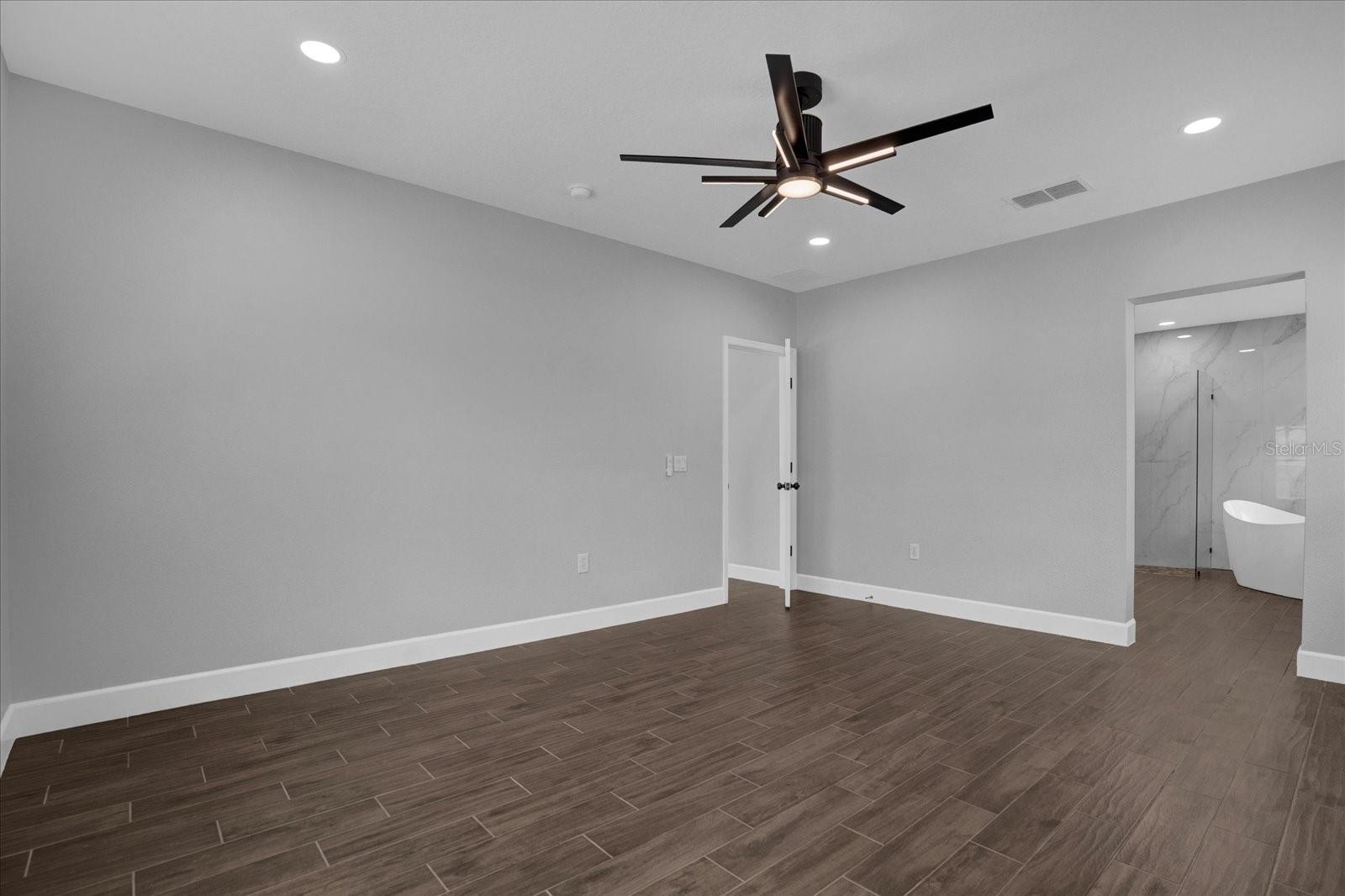 Image 23 of 33 For 2806 Moultrie Creek Drive