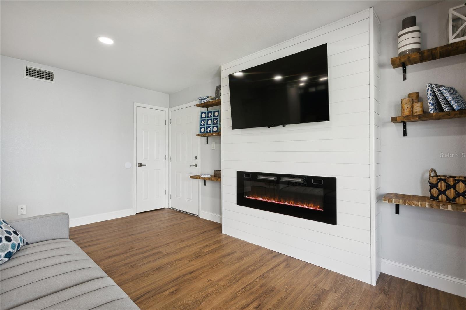 Image 11 of 34 For 265 Seahorse Drive Se B