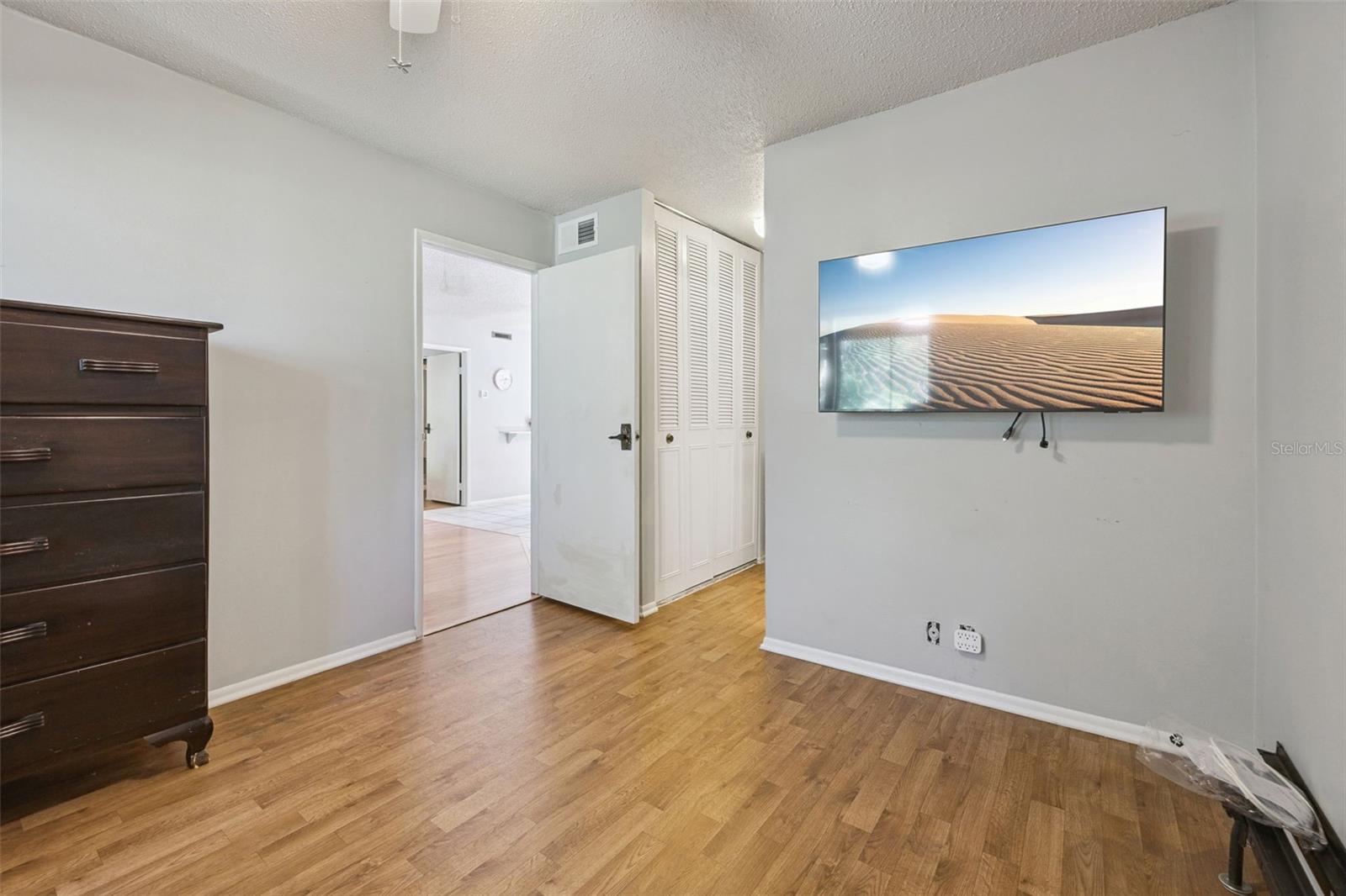 Image 17 of 38 For 50 Sheoah Boulevard 33