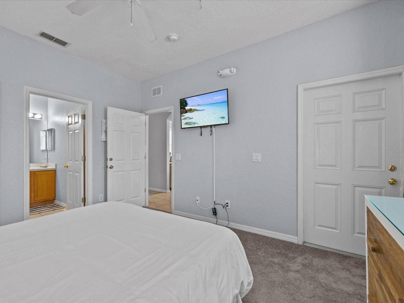 Image 13 of 49 For 408 Miramar Avenue