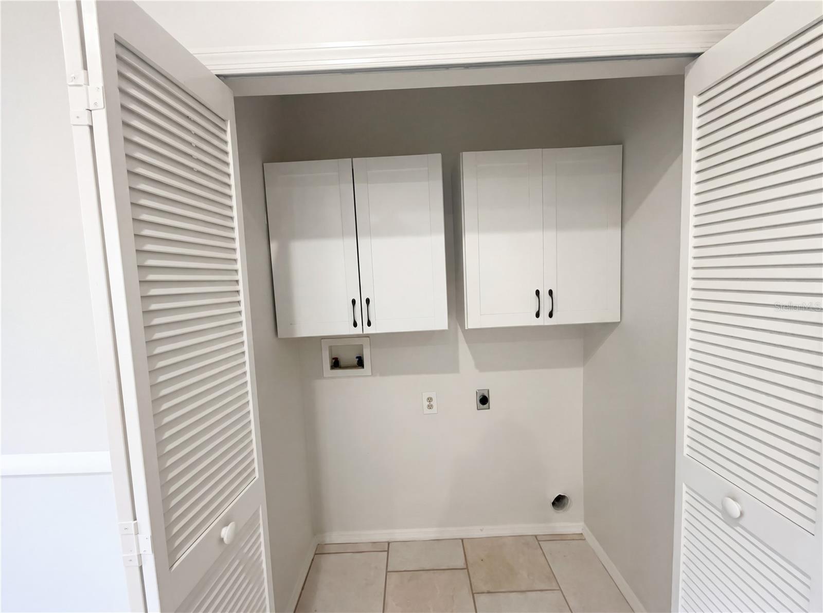 Image 18 of 23 For 255 Coralwood Court