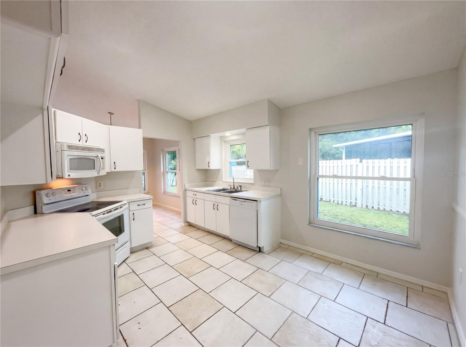 Image 9 of 23 For 255 Coralwood Court