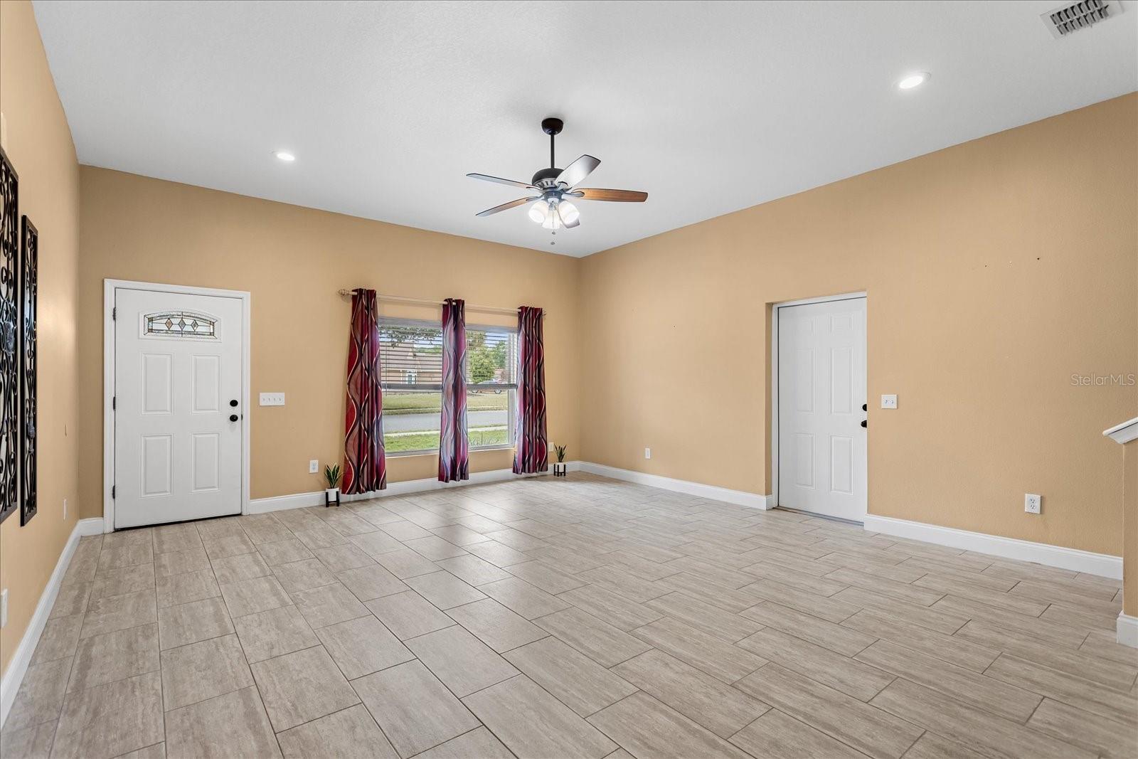 Image 5 of 44 For 1111 Twin Rivers Boulevard