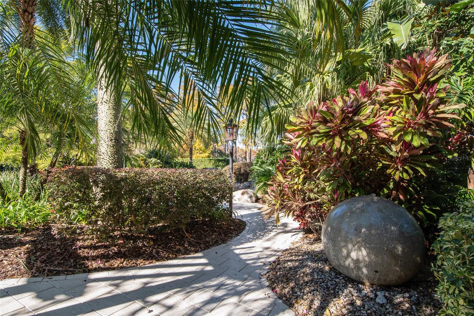 Listing photo id 5 for 9349 Tibet Pointe Circle