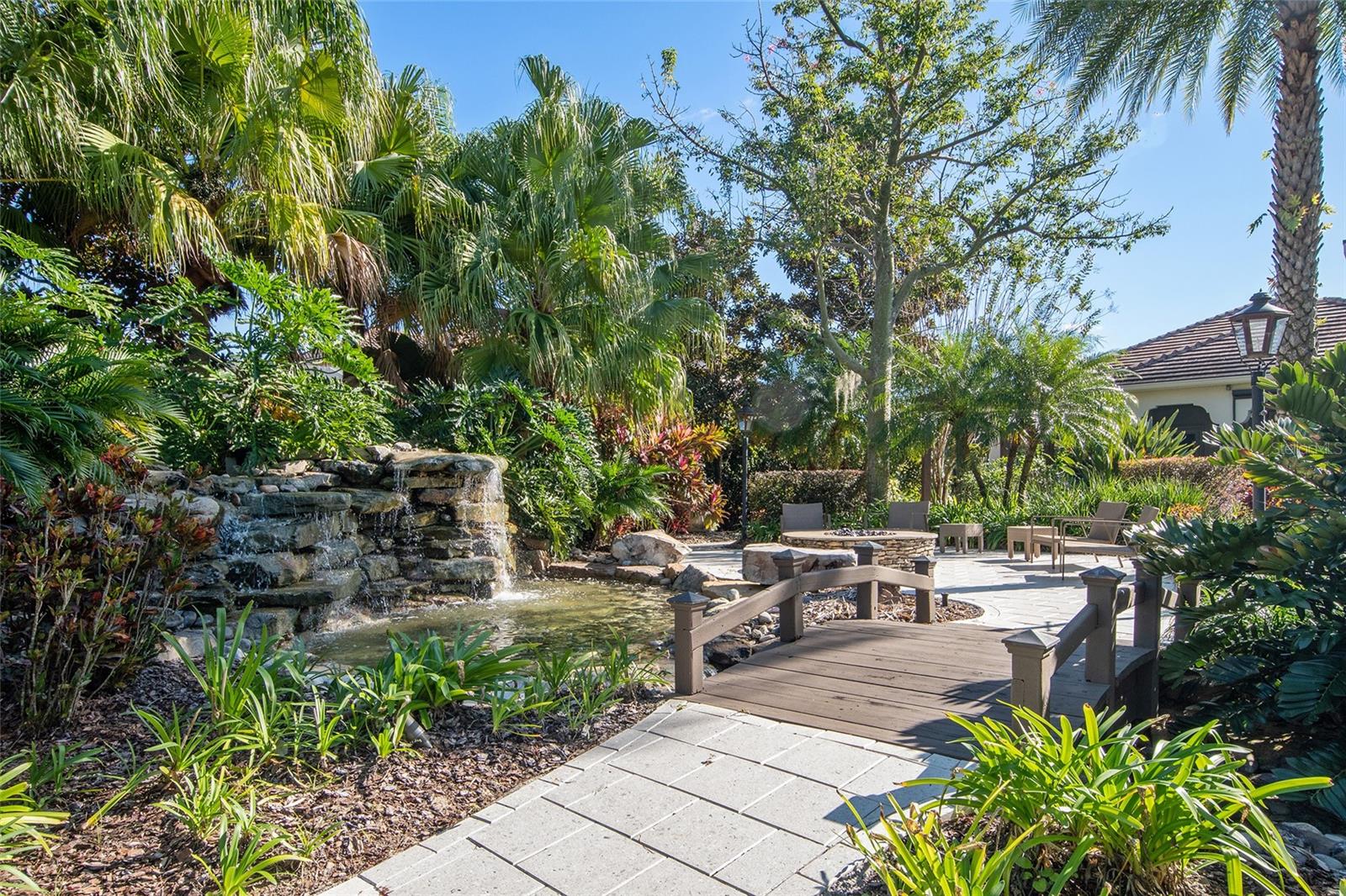 Listing photo id 6 for 9349 Tibet Pointe Circle
