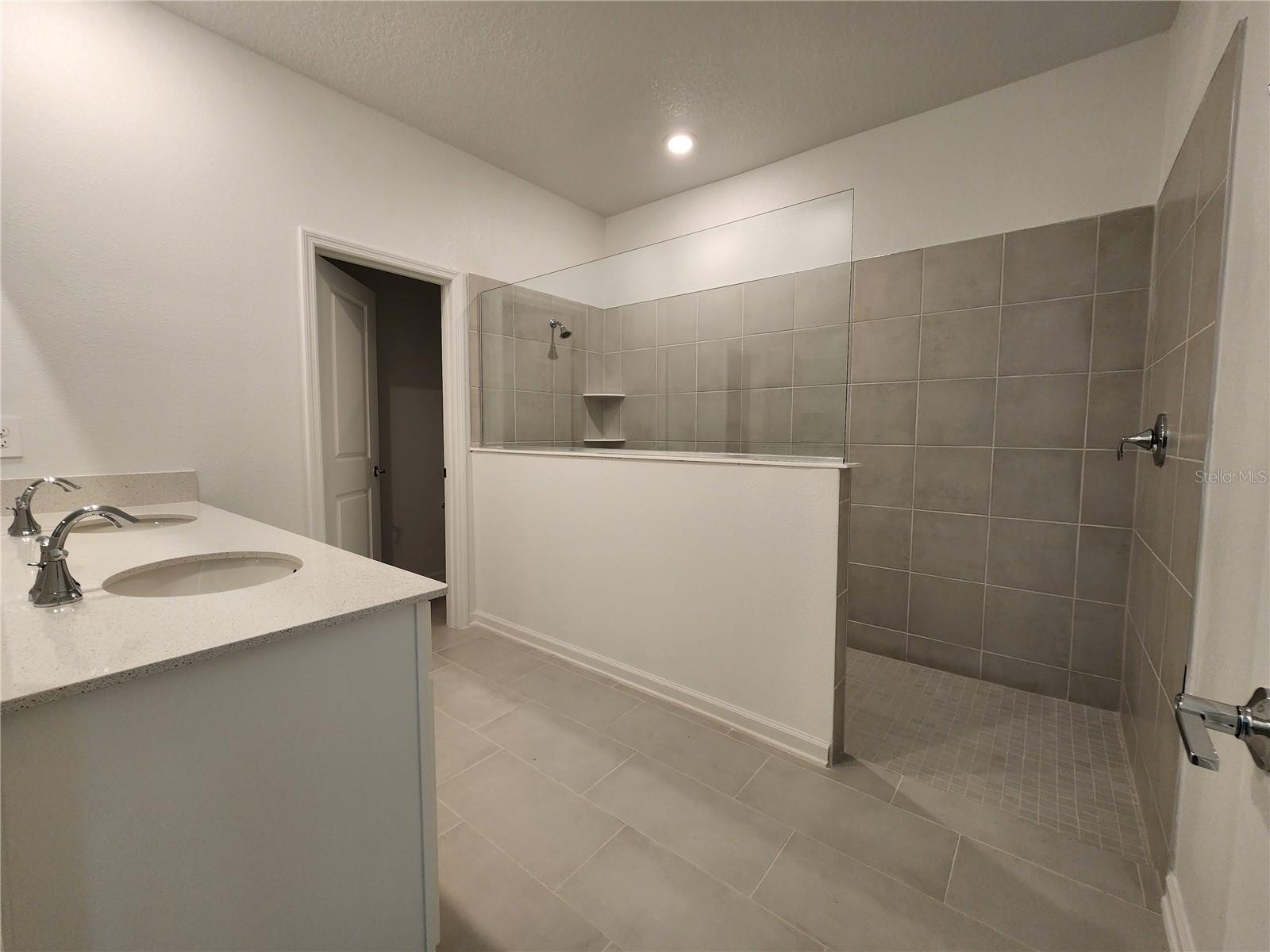 Image 11 of 24 For 6278 Lakepine Street