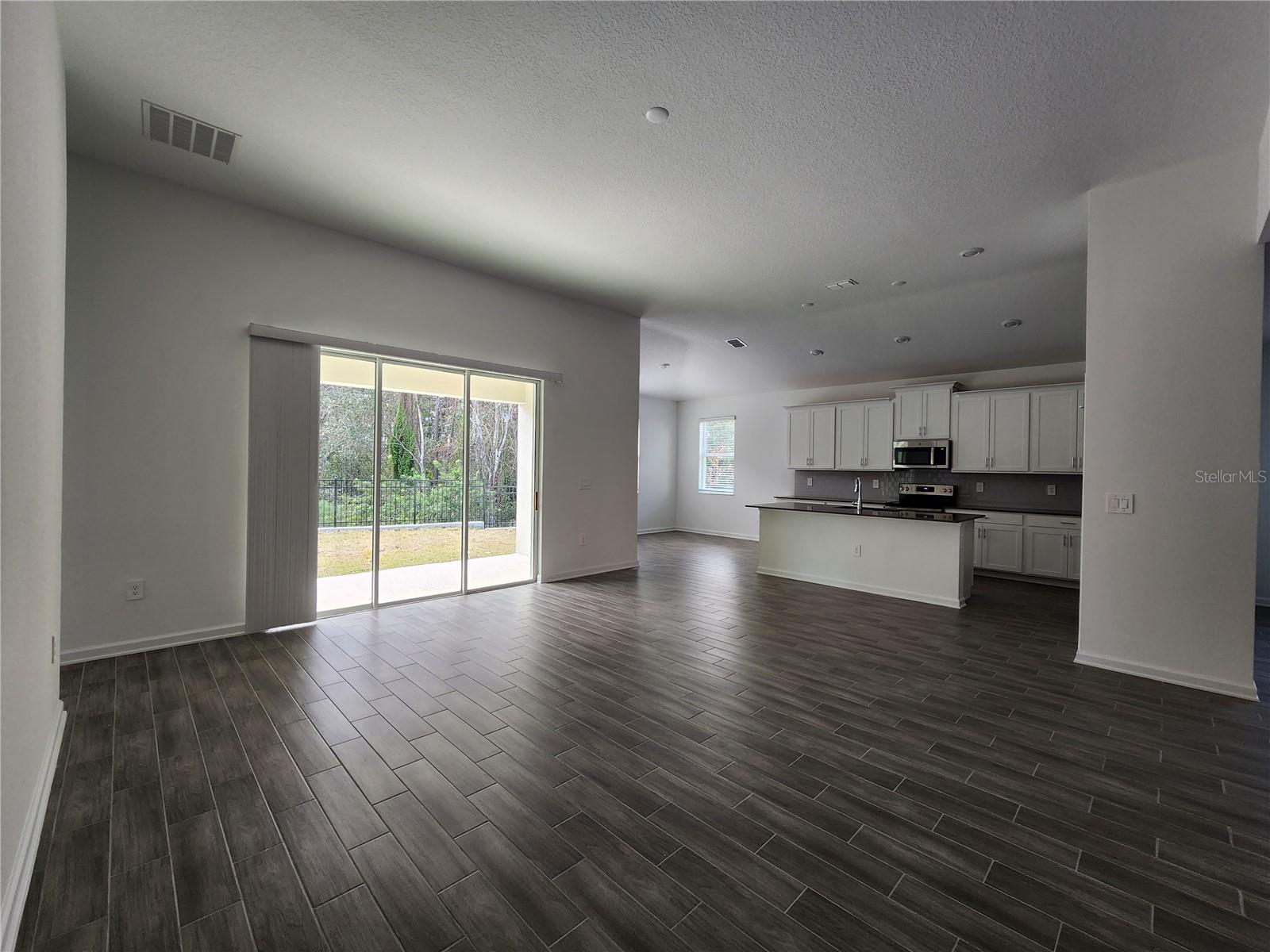 Image 4 of 24 For 6278 Lakepine Street